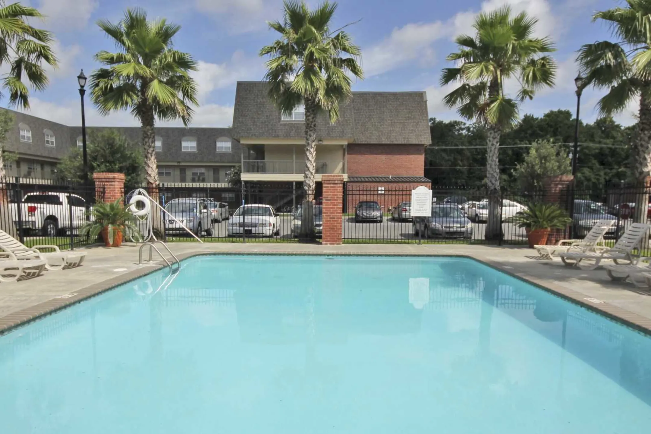 Pool - Bridgeway Apartments and Townhomes - Lafayette, LA