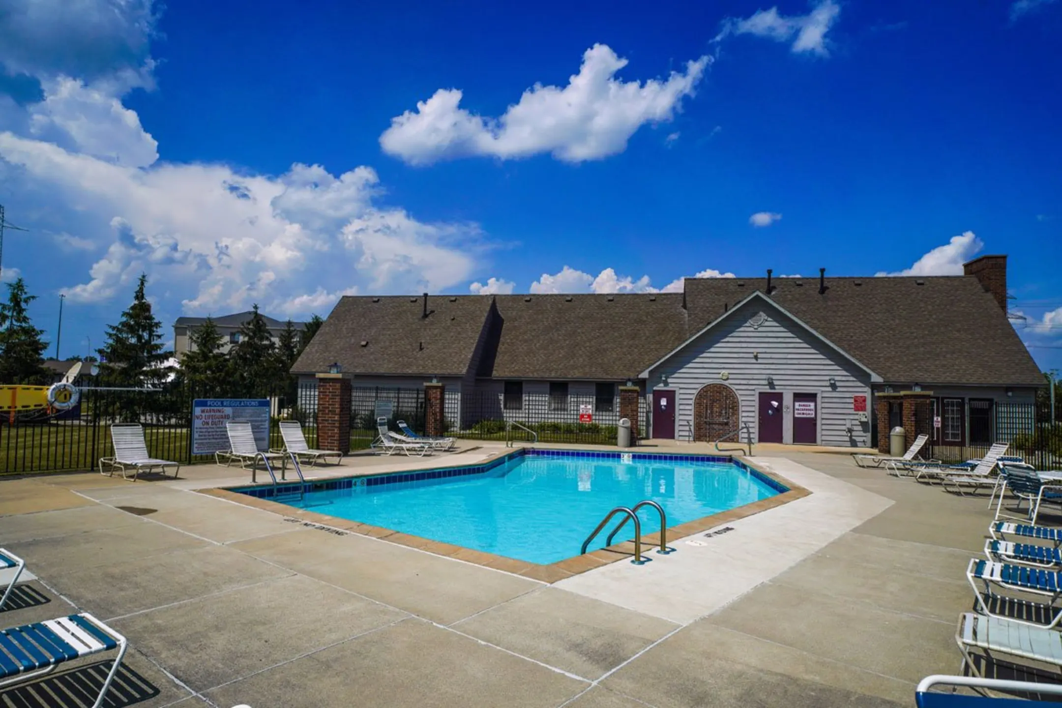 Dupont Lakes Apartments Fort Wayne, IN 46825