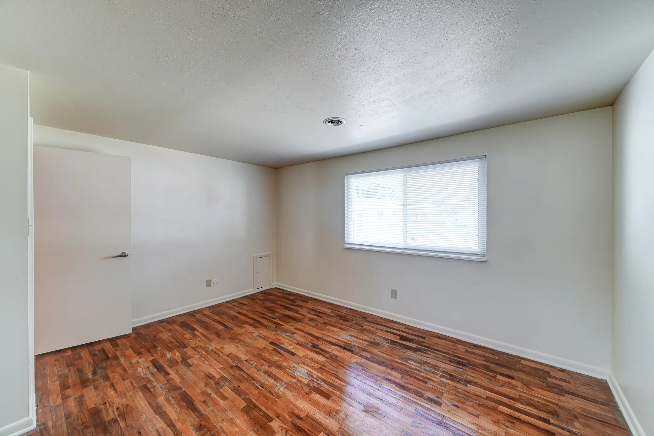 Broad Ripple Trails 5220 Luzzane Ln Indianapolis, IN Apartments for