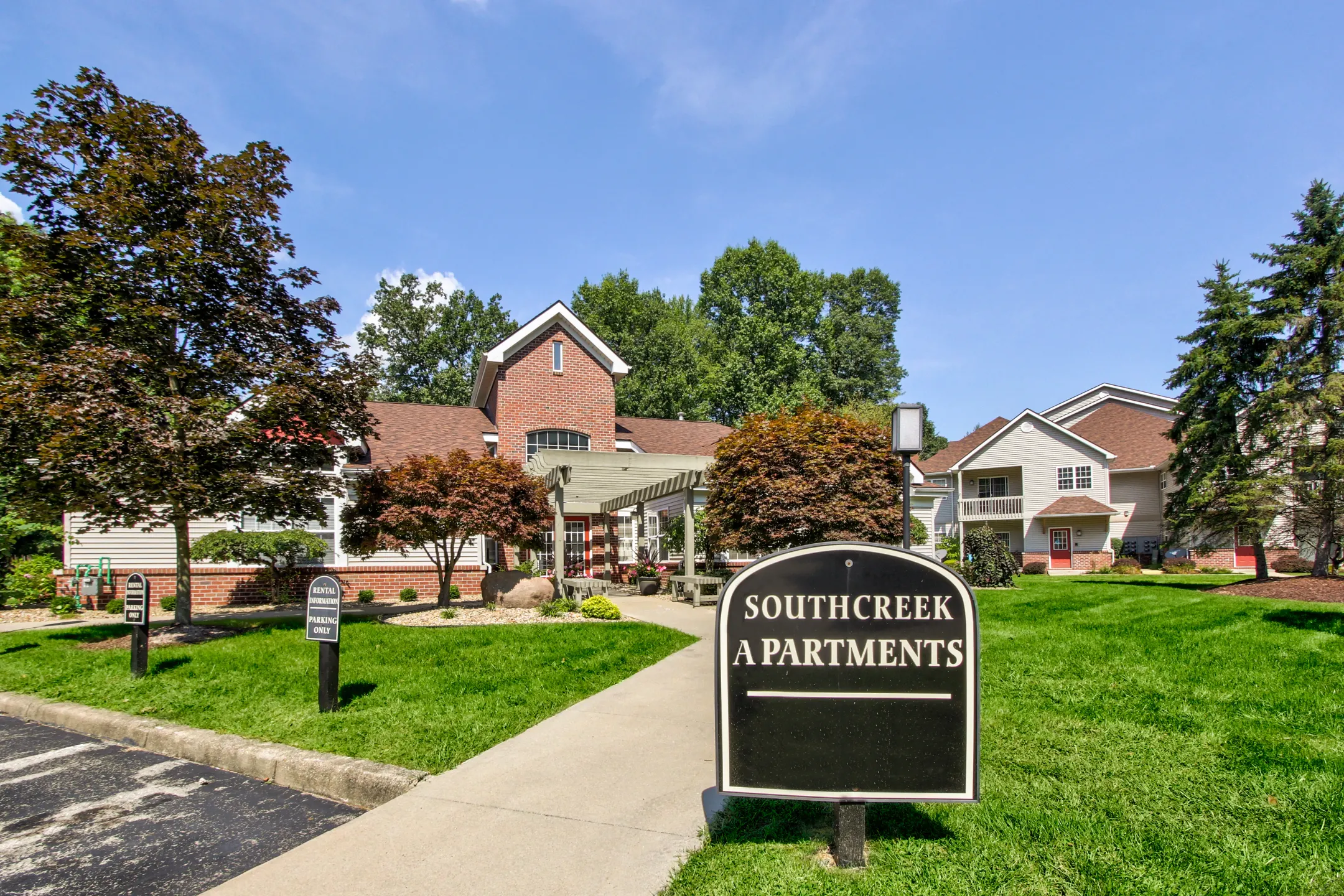 Building - Southcreek Apartments - Youngstown, OH