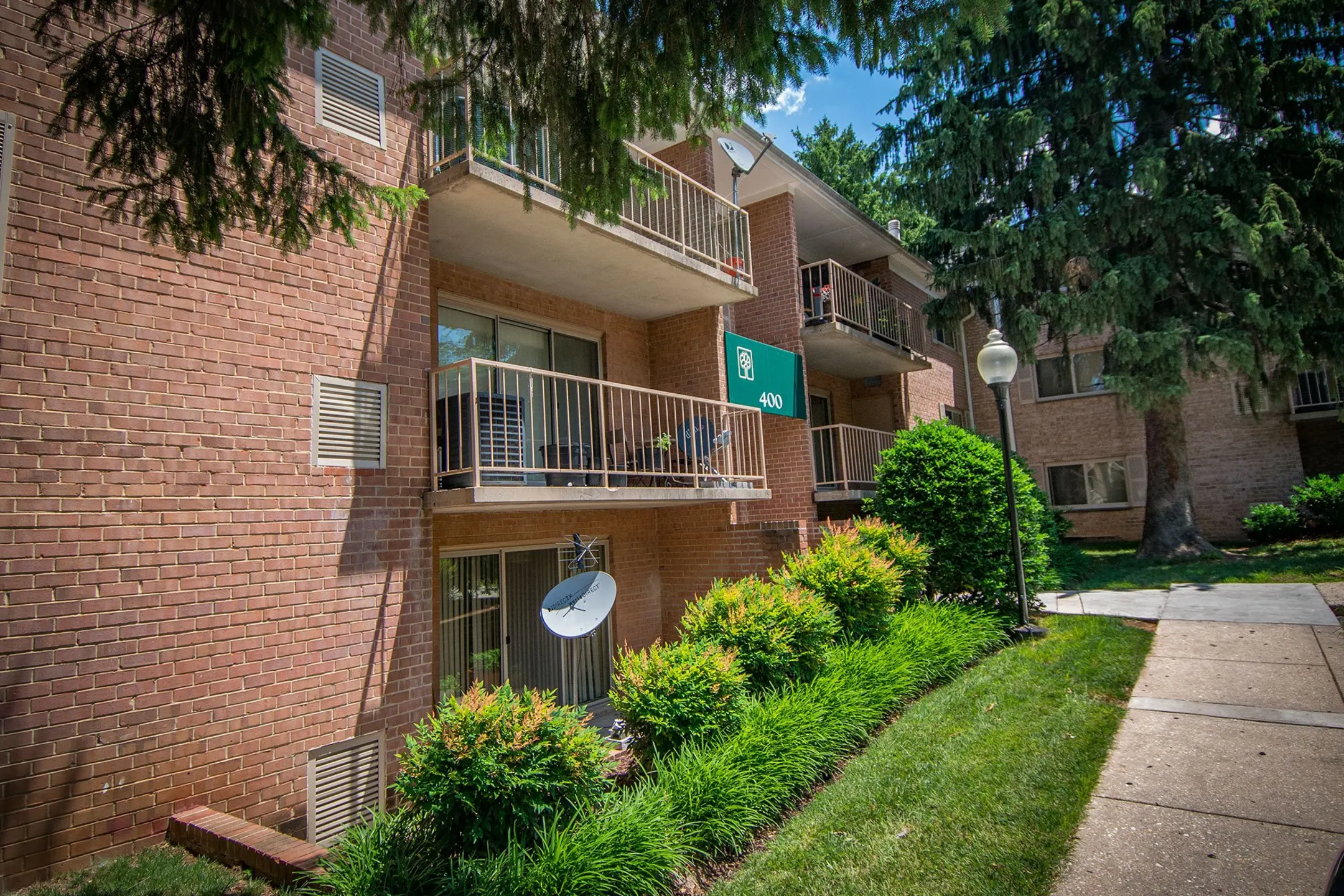 Spring Ridge Apartments 374 N. Summit Avenue Gaithersburg, MD