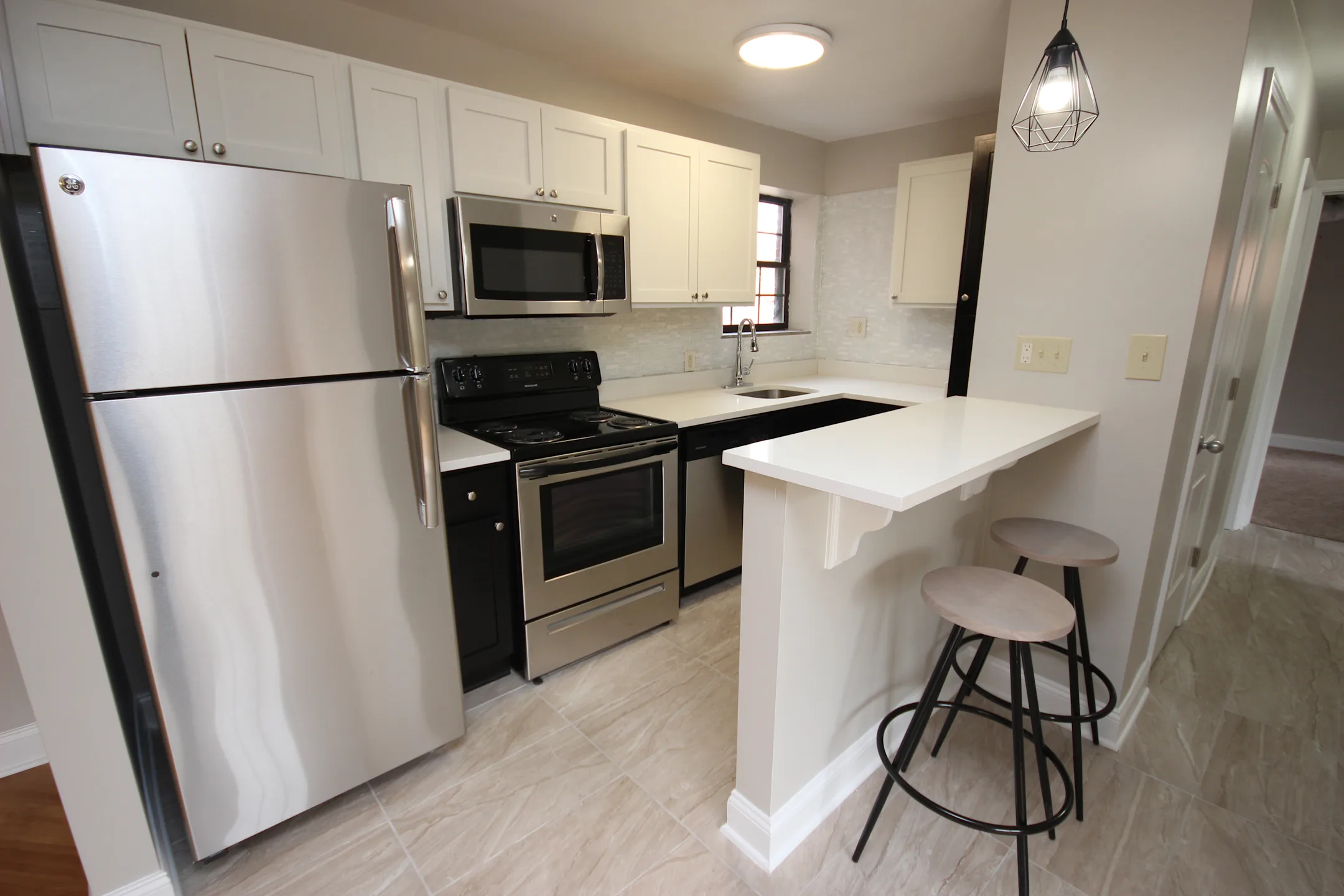 Shadyside Apartments 6005 Fifth Avenue Pittsburgh, PA Apartments