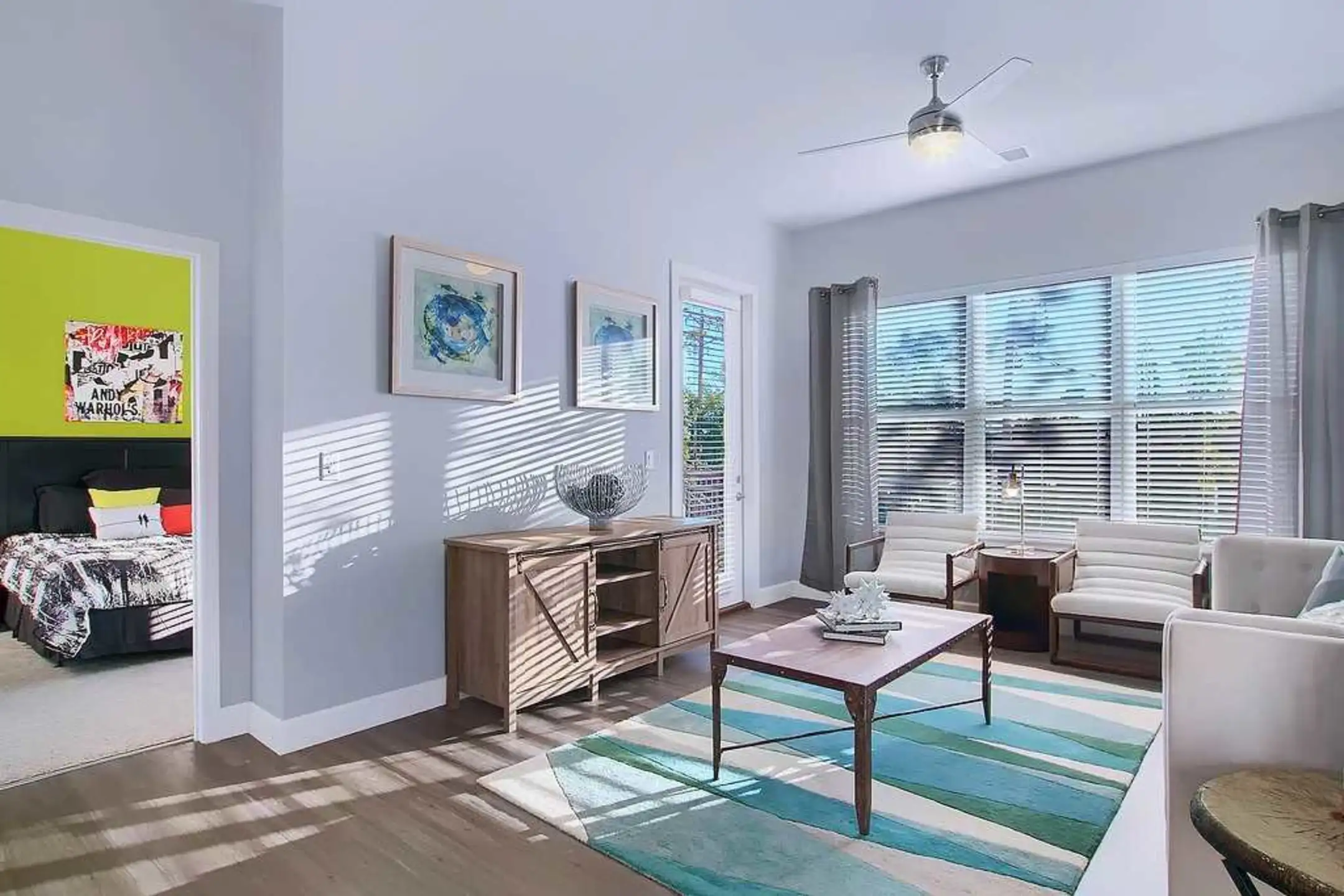 Living Room - The Vue at Creve Coeur - Creve Coeur, MO