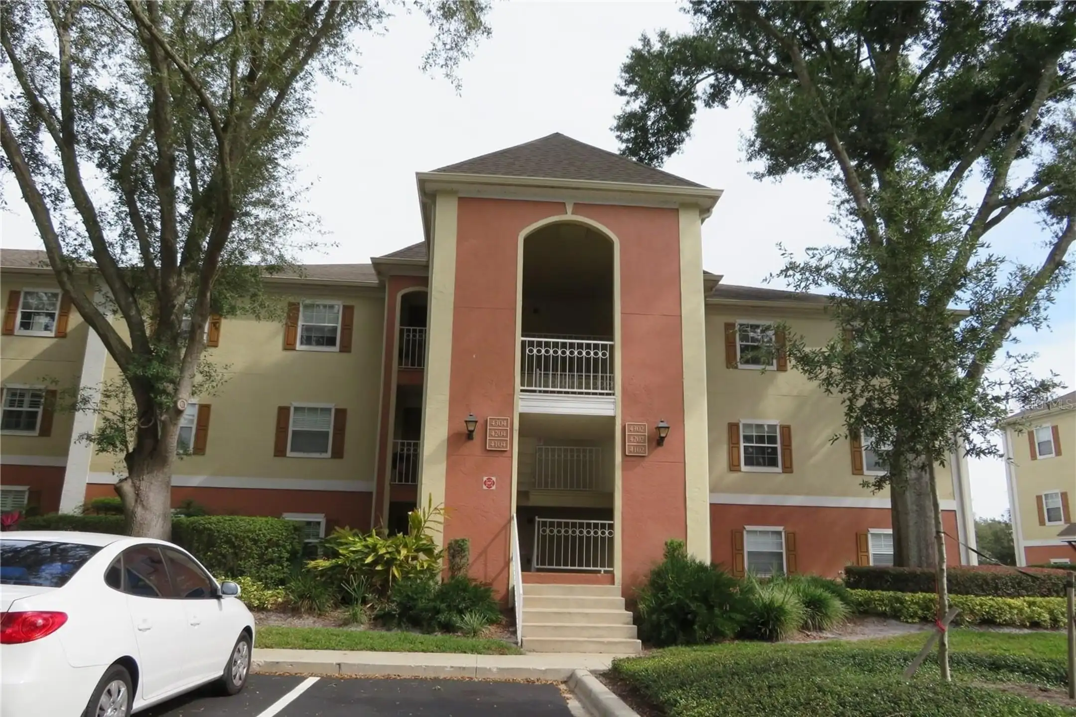 4104 Clubside Dr Unit 4104  