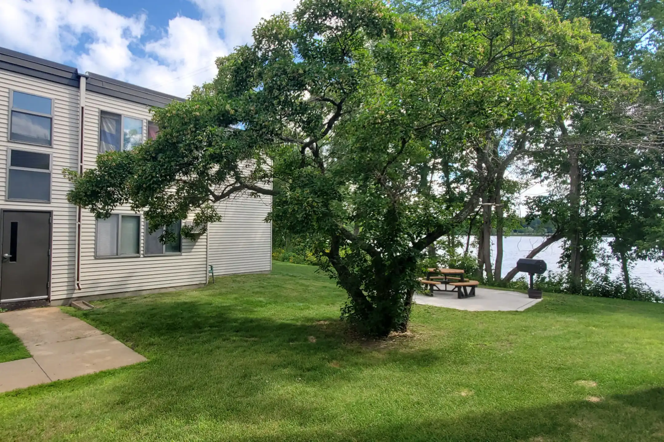 Lakeside Manor Apartments Chisholm, MN 55719