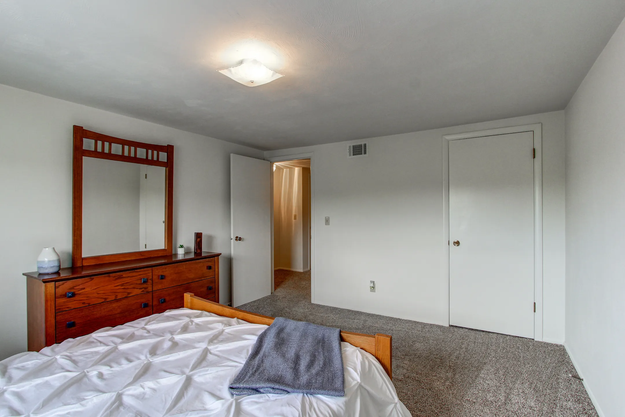 Bedroom - Walnut Ridge Townhomes - Irwin, PA