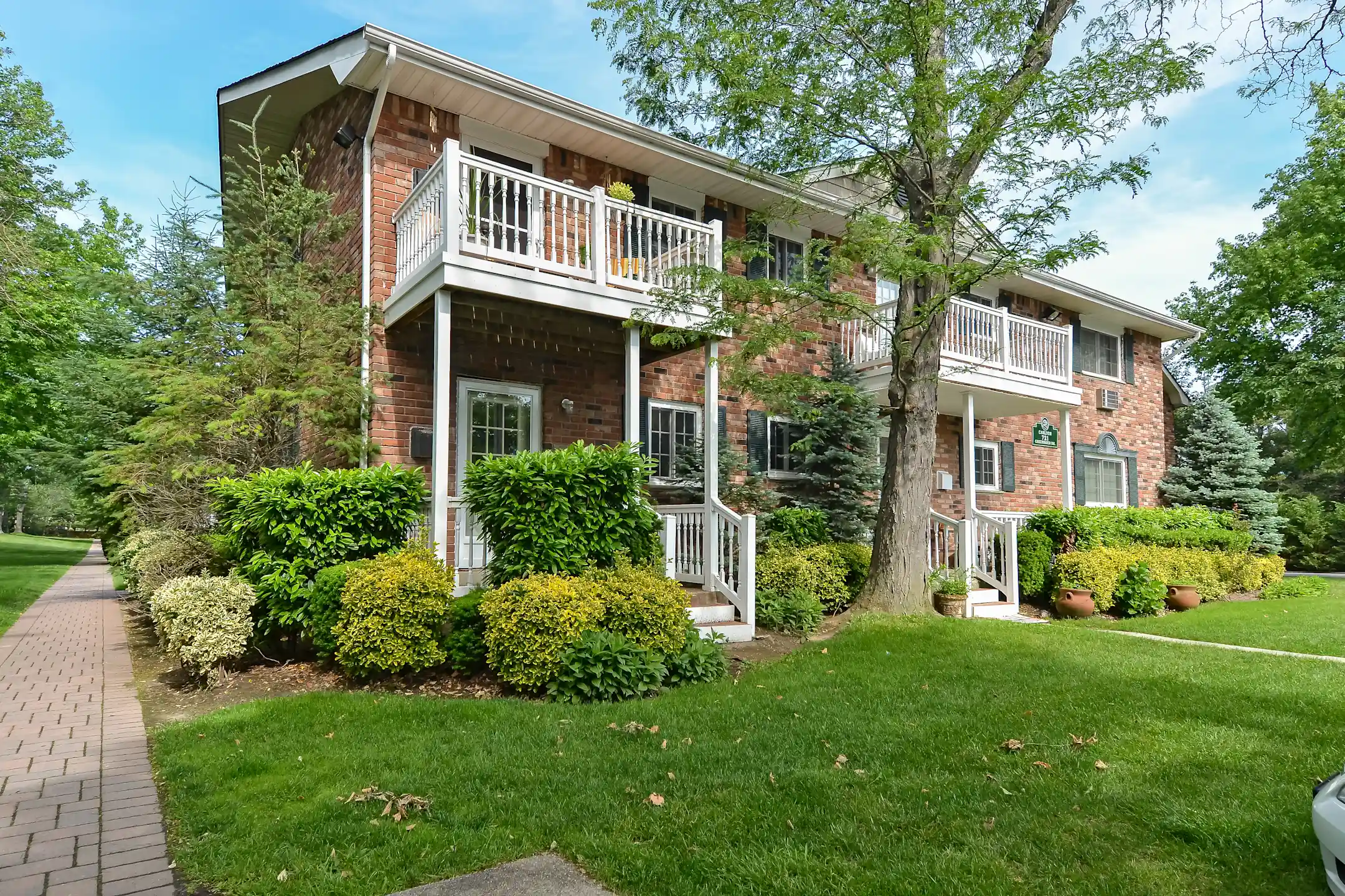 Fairfield Sunrise Gardens 721 Greenbriar Dr Bohemia, NY Apartments