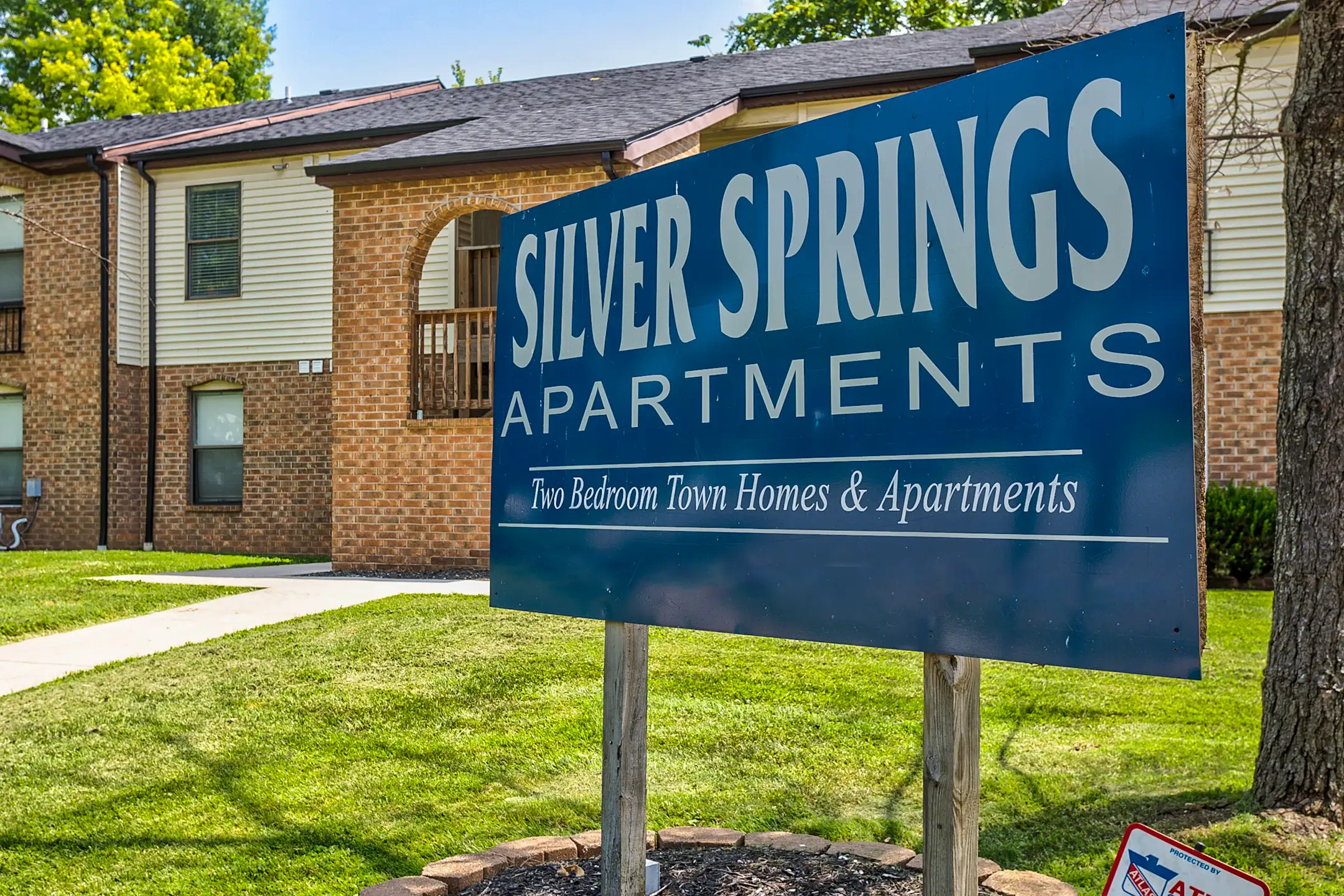 Silver Springs Apartments 1306 N Frisco Ave Springfield, MO