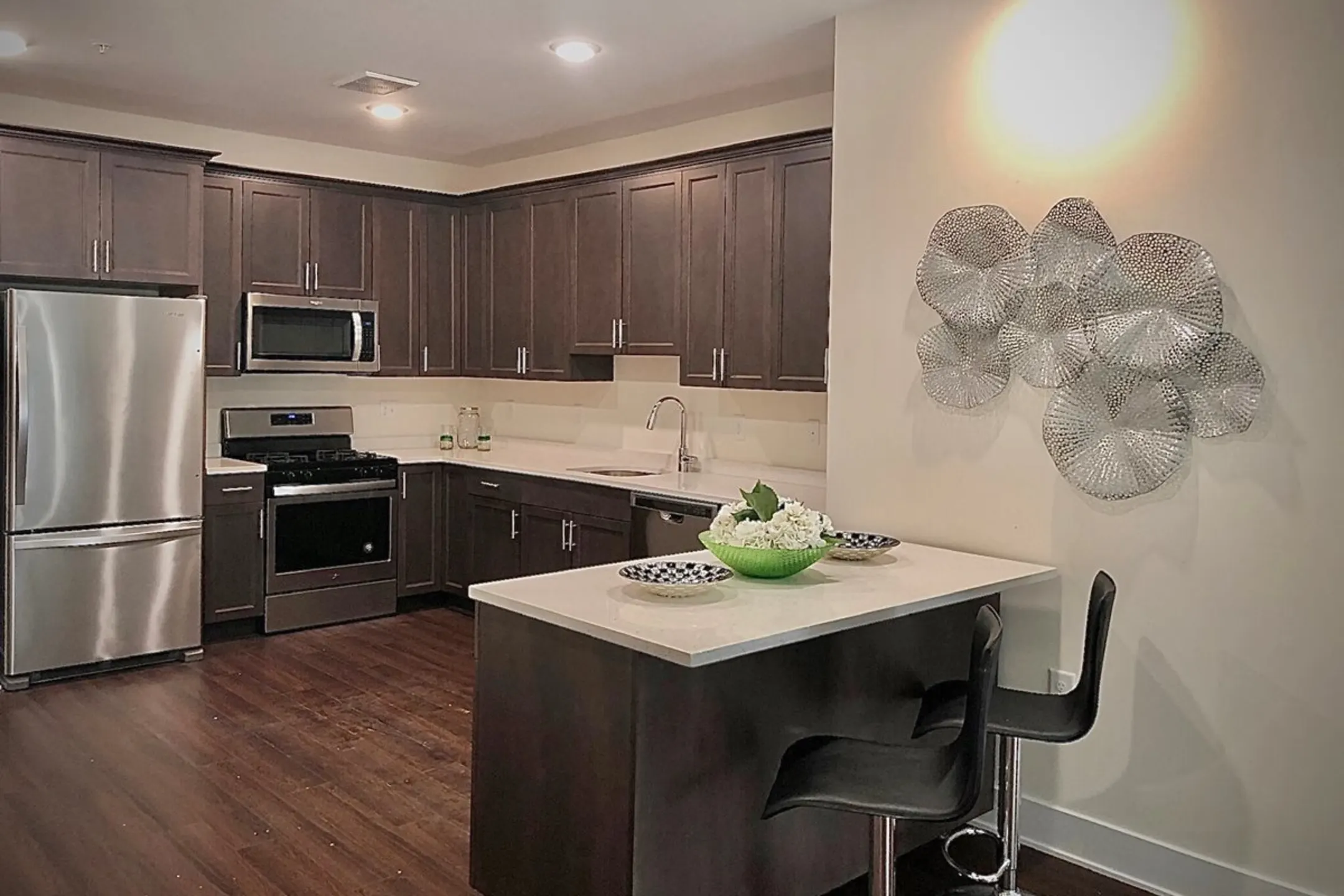 Washington Promenade 546 Washington Ave Dumont, NJ Apartments for