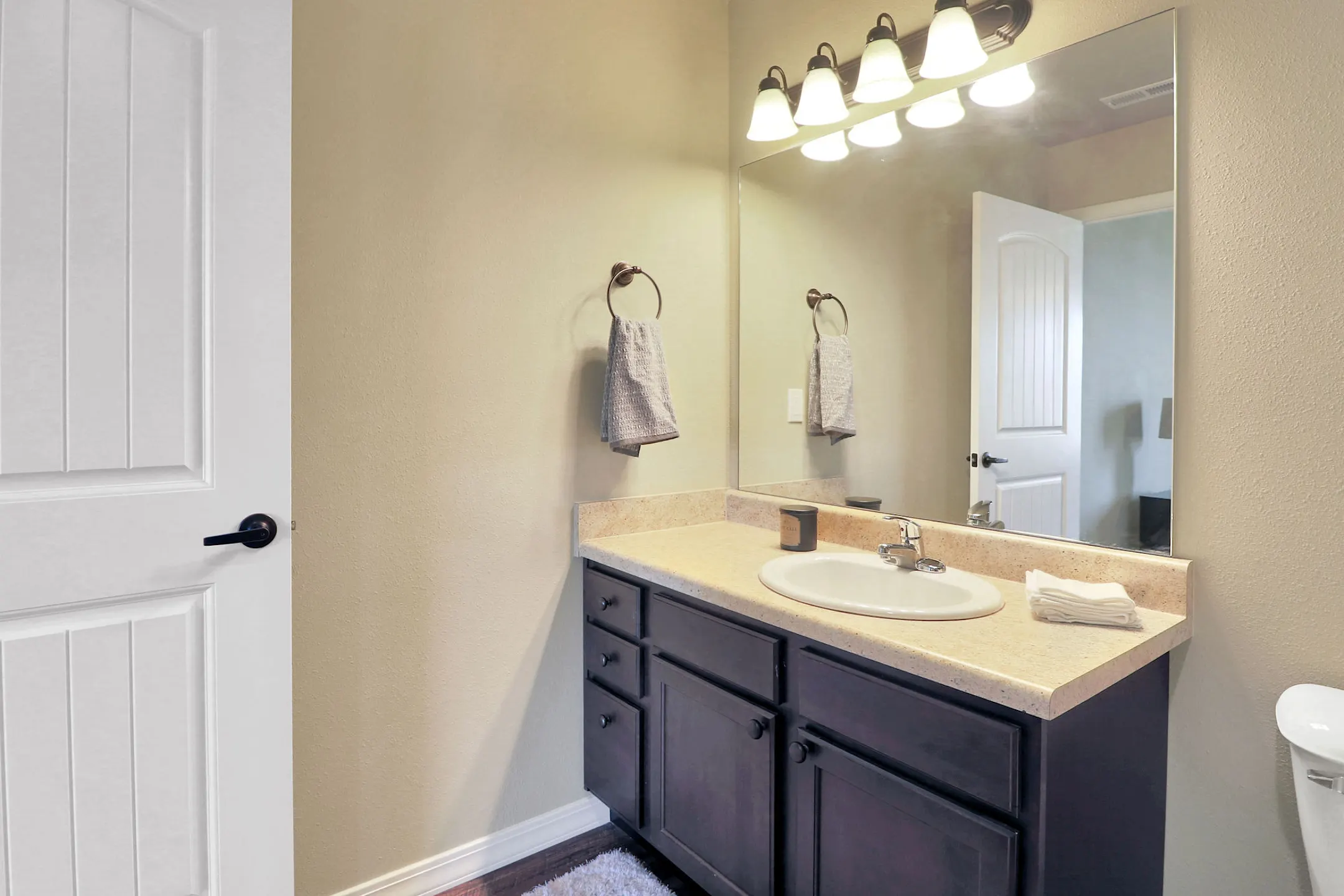 Bathroom - Kensington Park and The Lodges - Springfield, MO