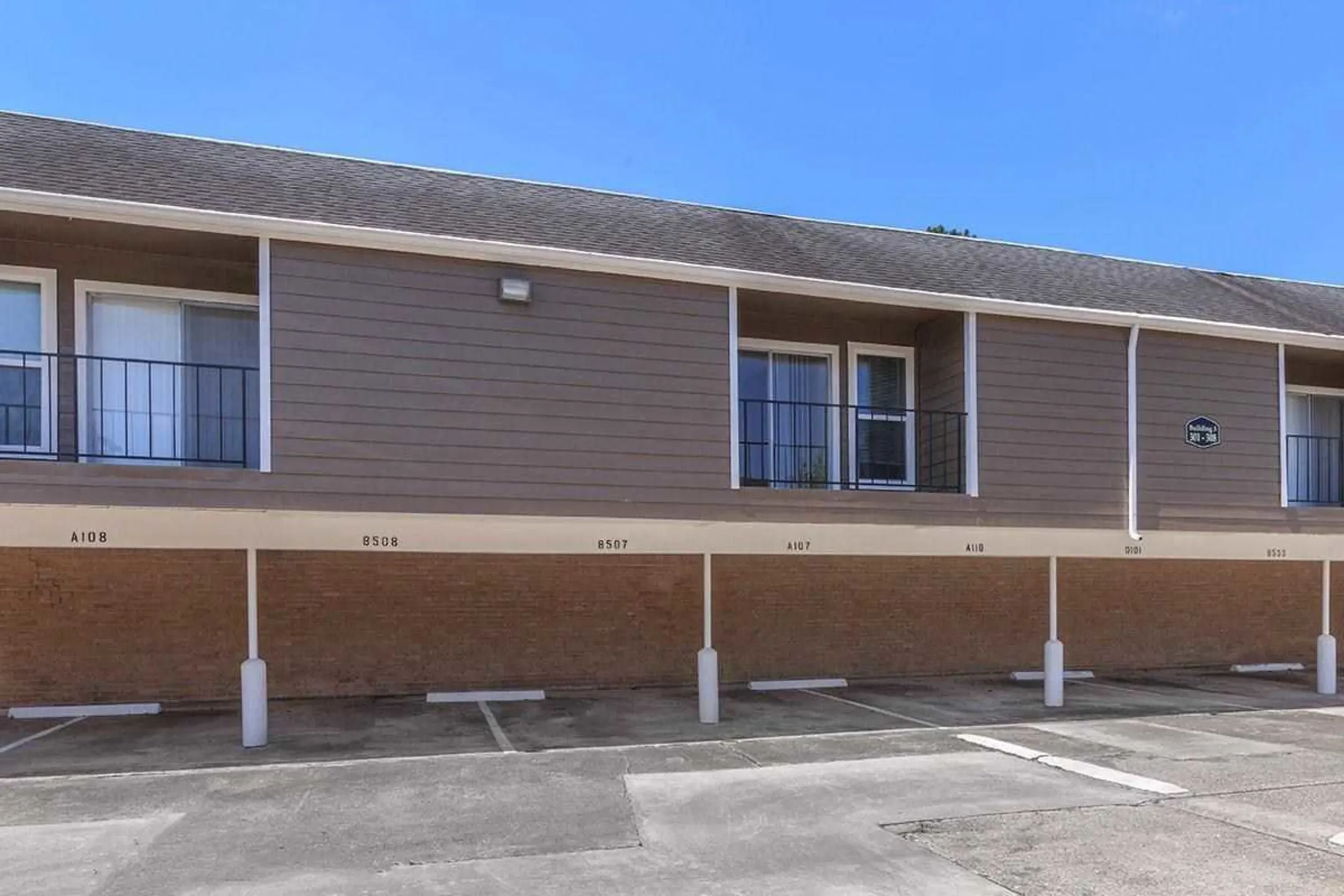 Building - Woodland Hills Village - Kingwood, TX