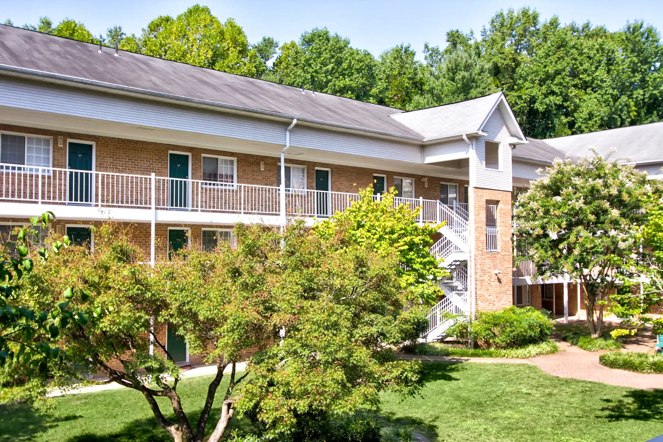 Quantico Court Apartments Triangle, VA 22172