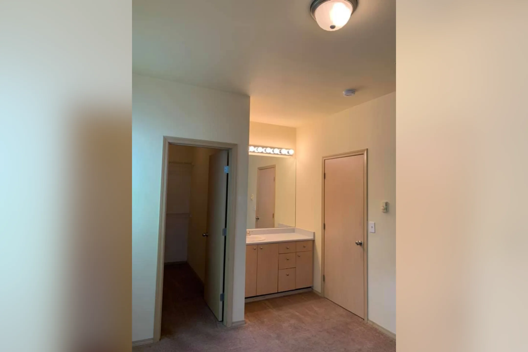 Bathroom - The Oasis Apartments - Tacoma, WA