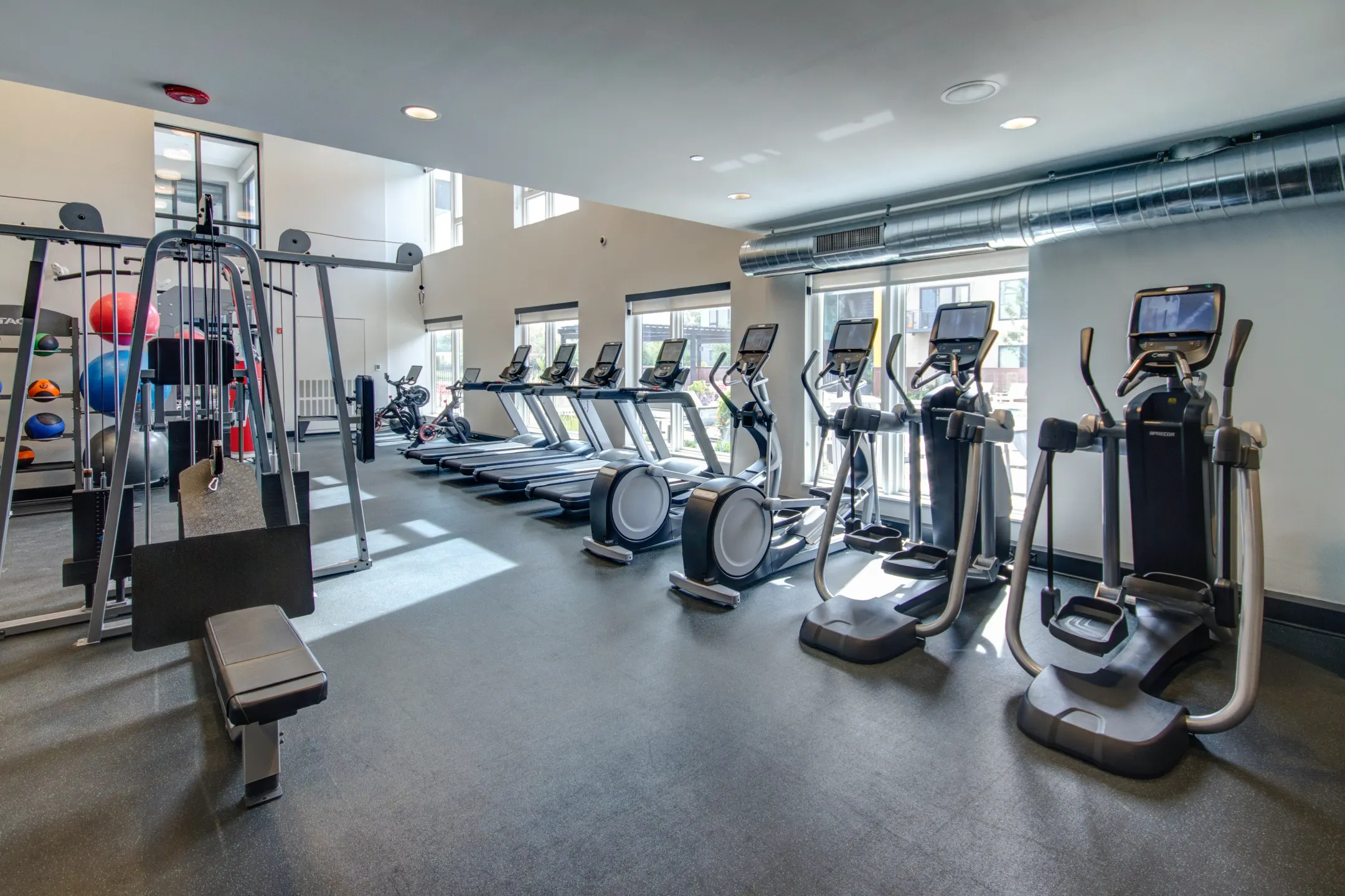 Fitness Weight Room - 444 Social - Lincolnshire, IL
