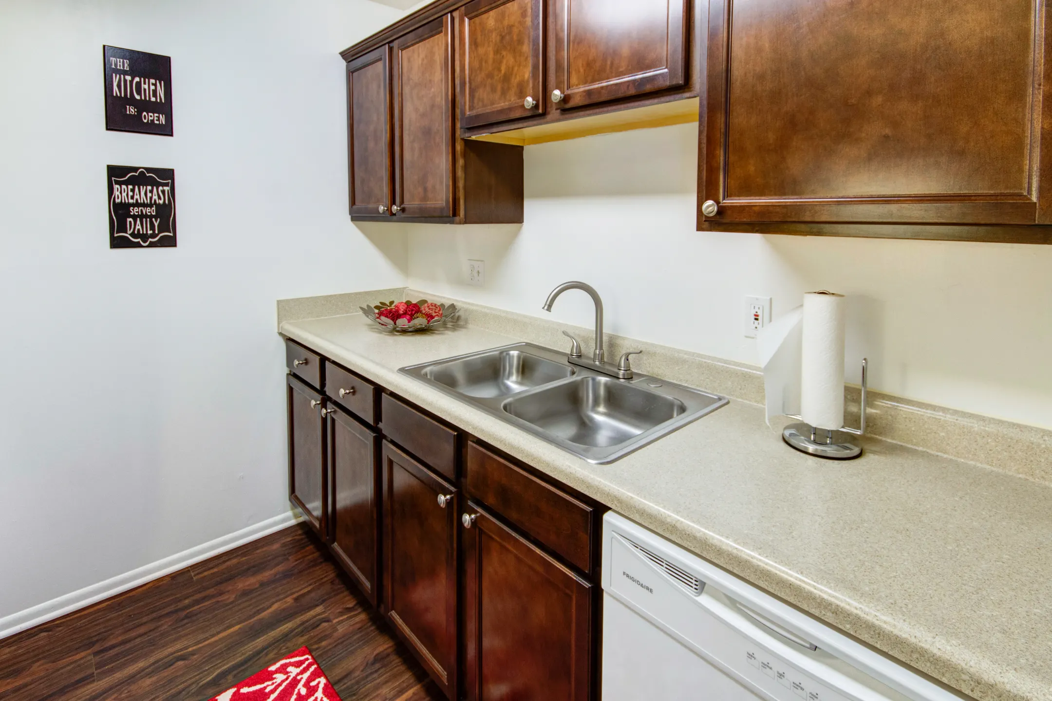 Kitchen - The Lodge Apartments - Indianapolis, IN