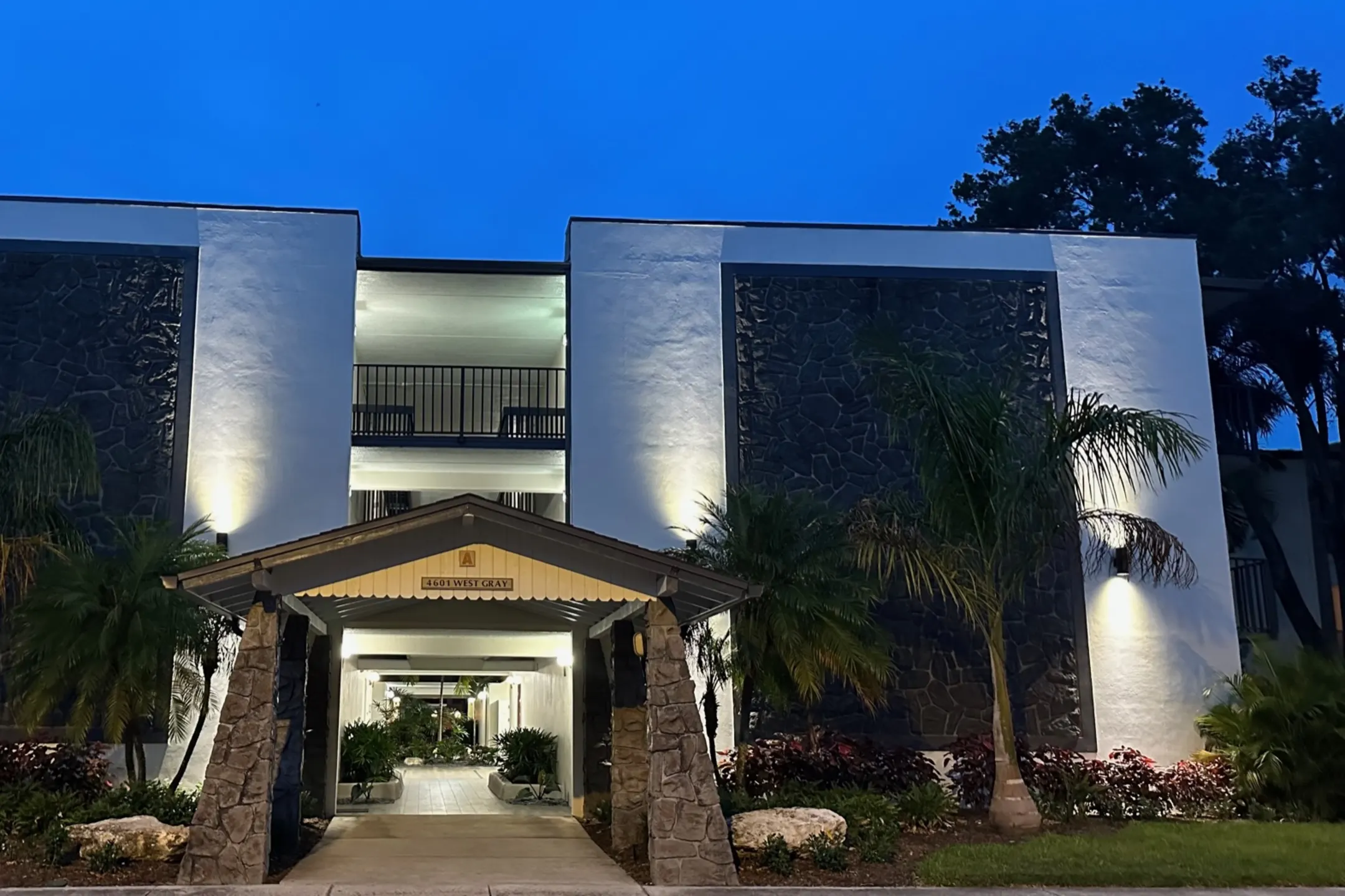 Building - Westshore Apartments - Tampa, FL