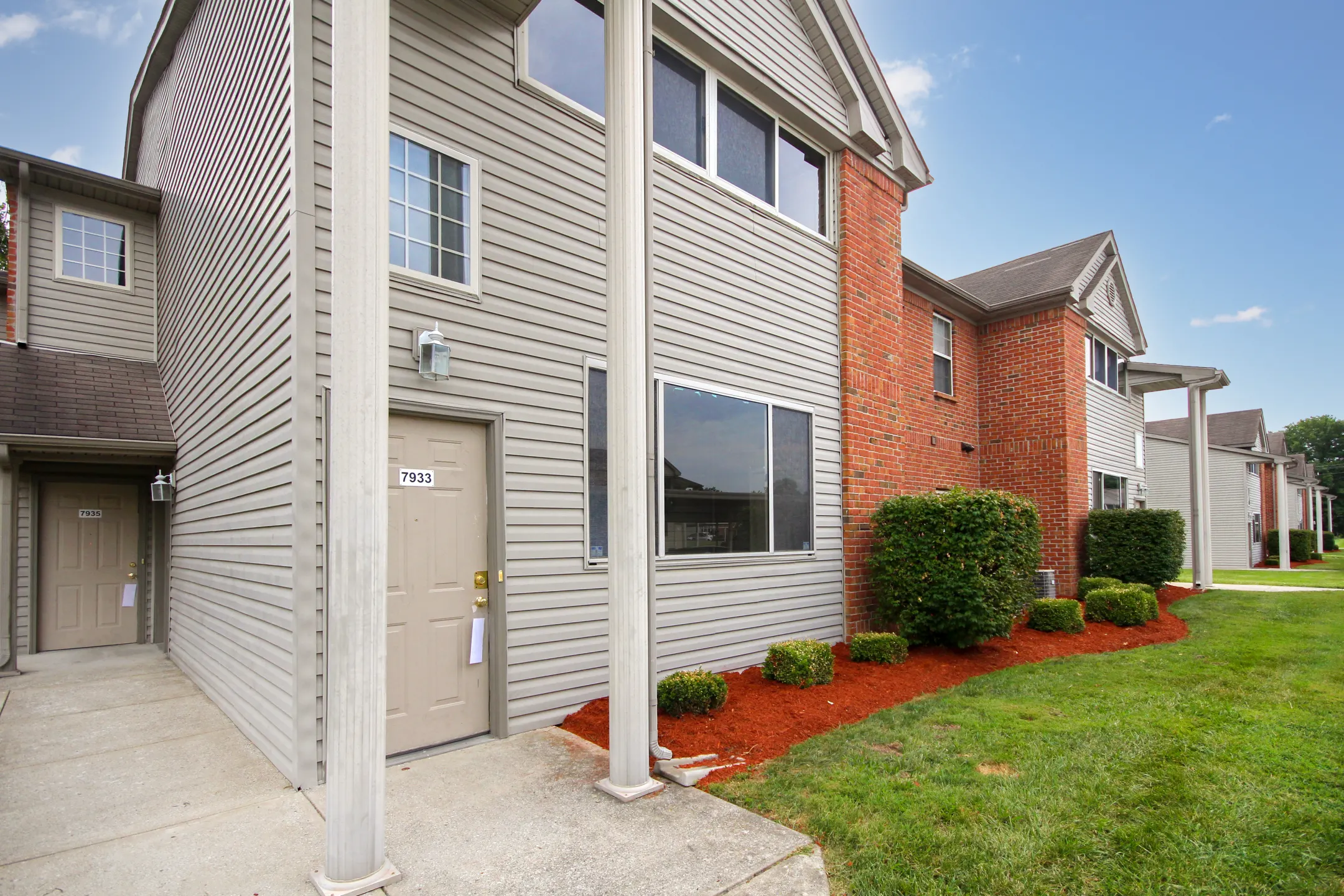 Building - Lakeview Apartments - Sellersburg, IN