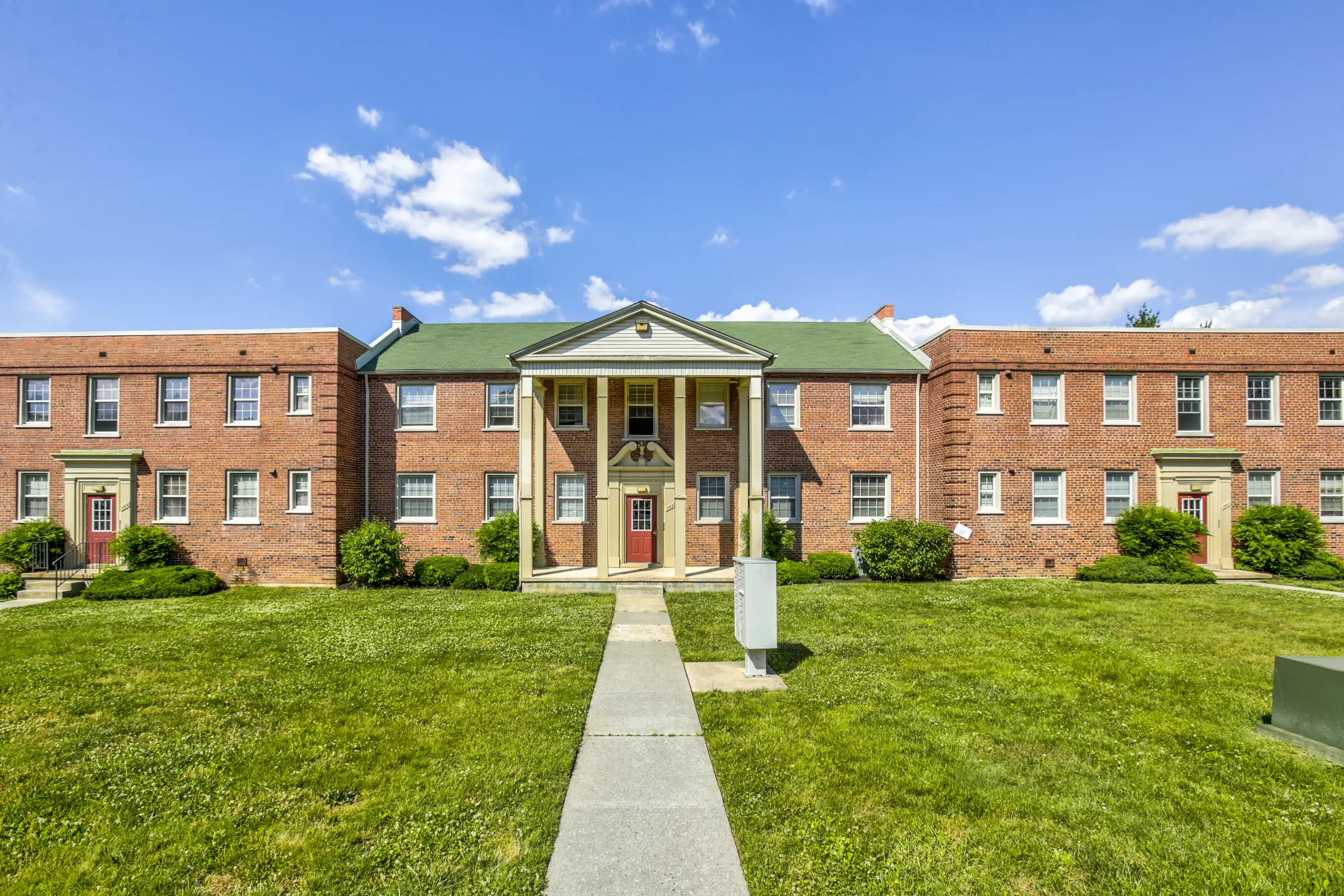 Building - Westhills Square Apartments - Baltimore, MD