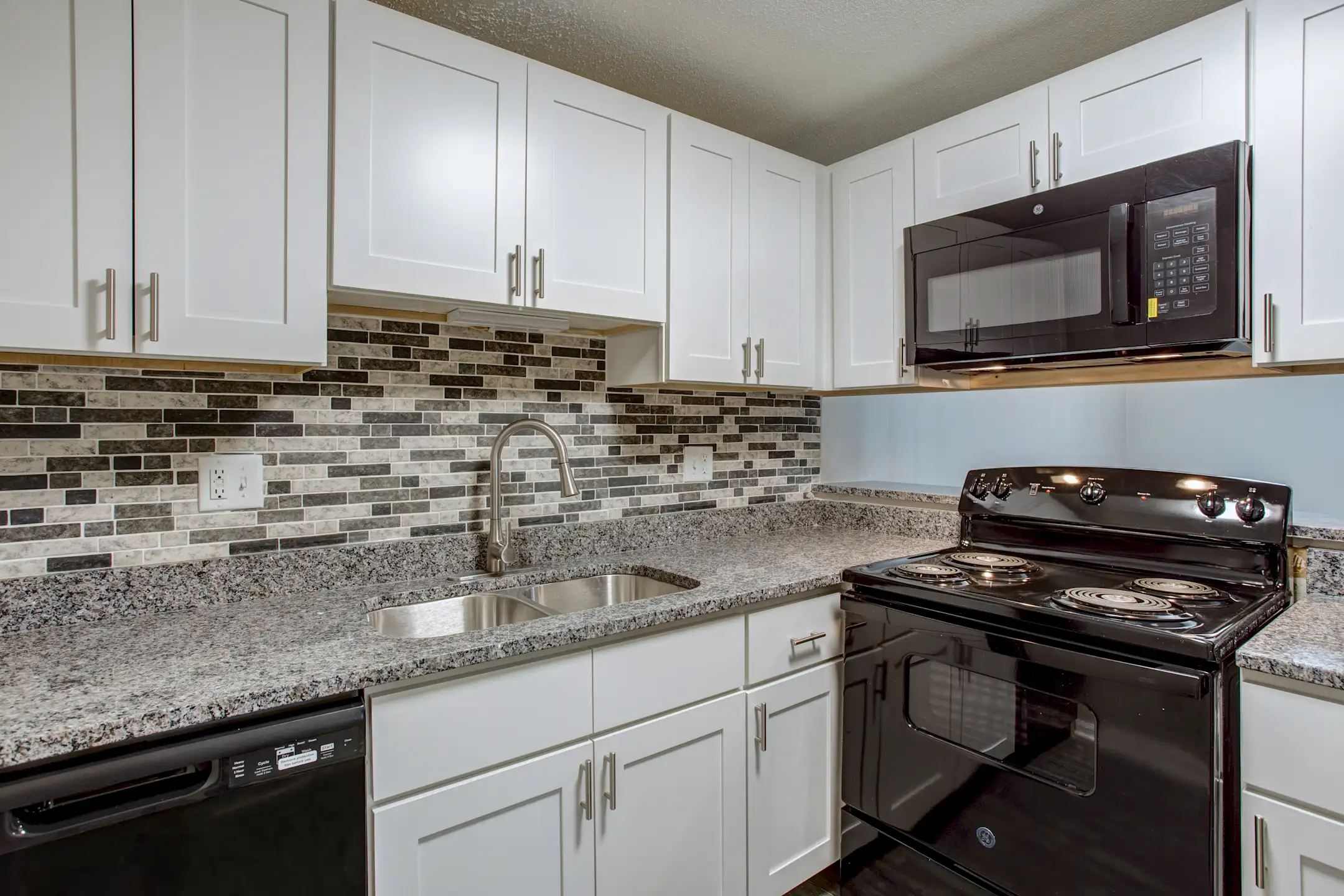 The Onyx at 67 Apartments Shawnee, KS 66203