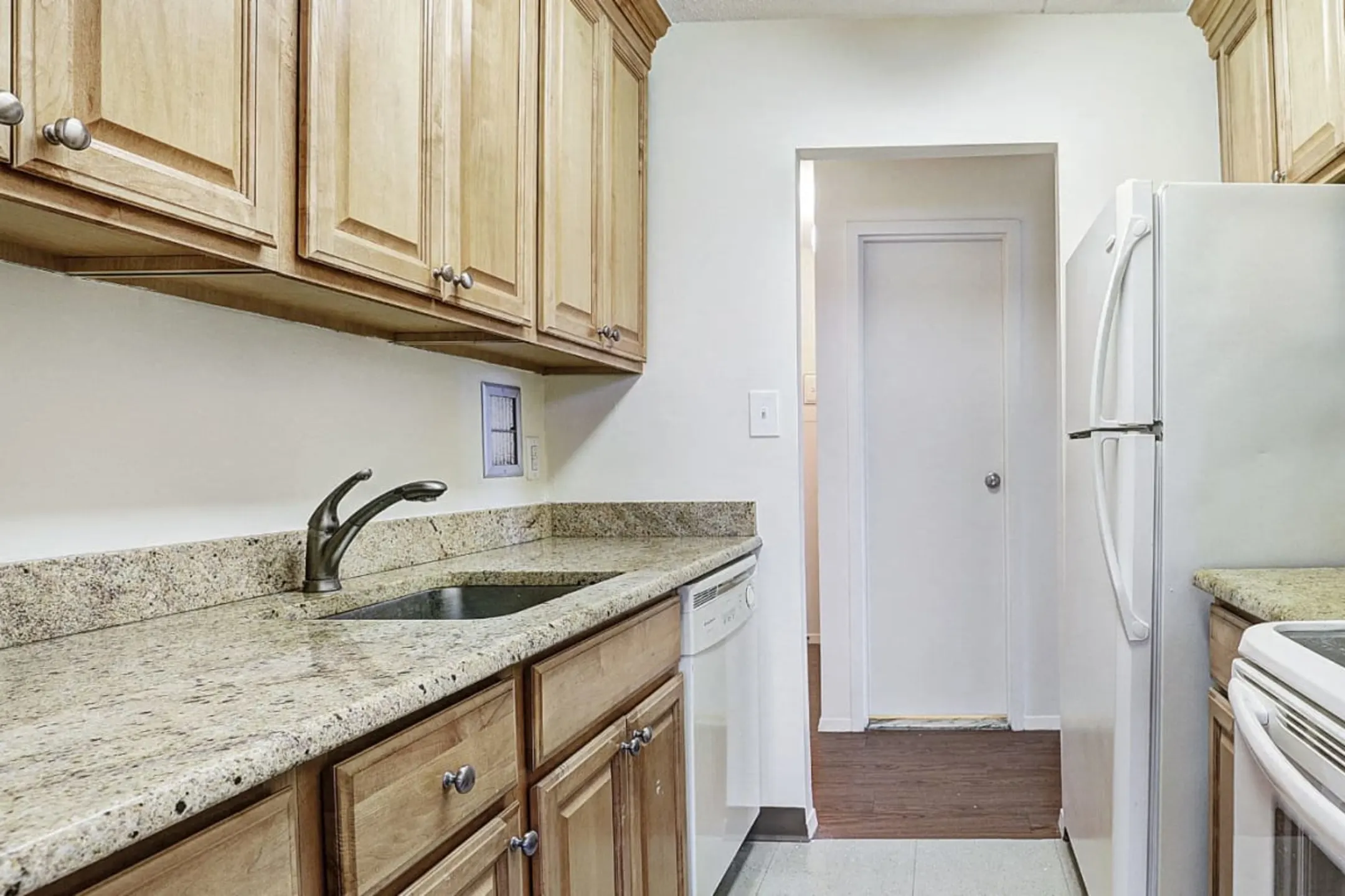 The Ivanhoe Apartments Hackensack, NJ 07601