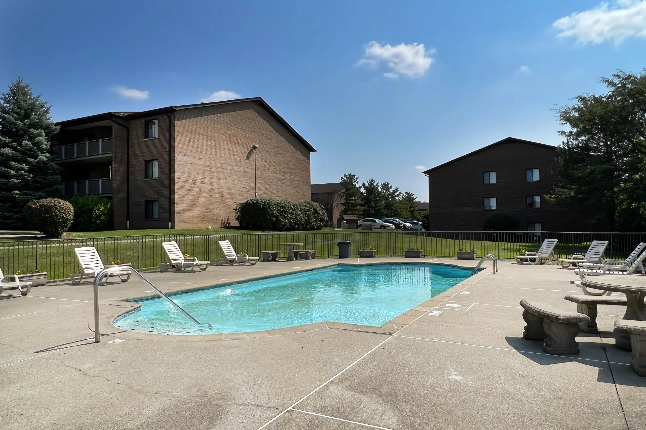 Pool - Colonial Village Apartments - Crescent Springs, KY