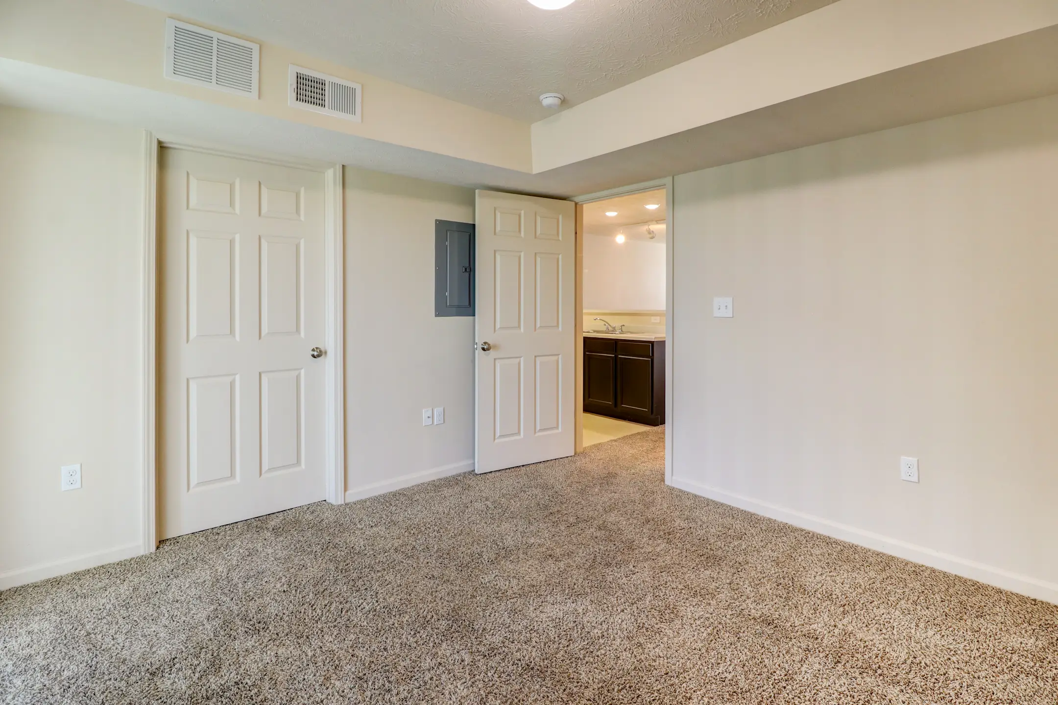 Bedroom - Delaware Trace Apartment Homes - Evansville, IN