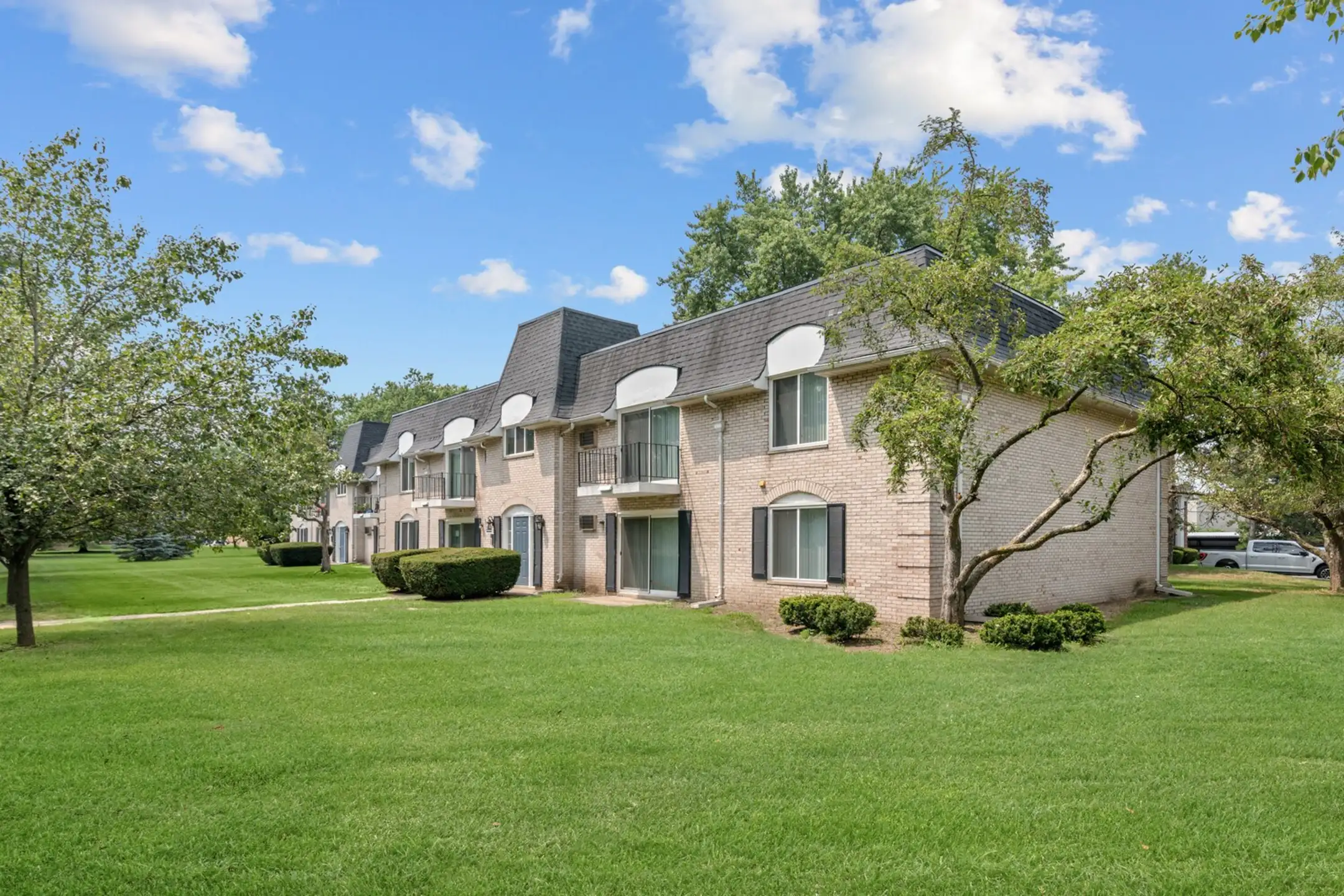 Building - Apple Ridge - Livonia, MI