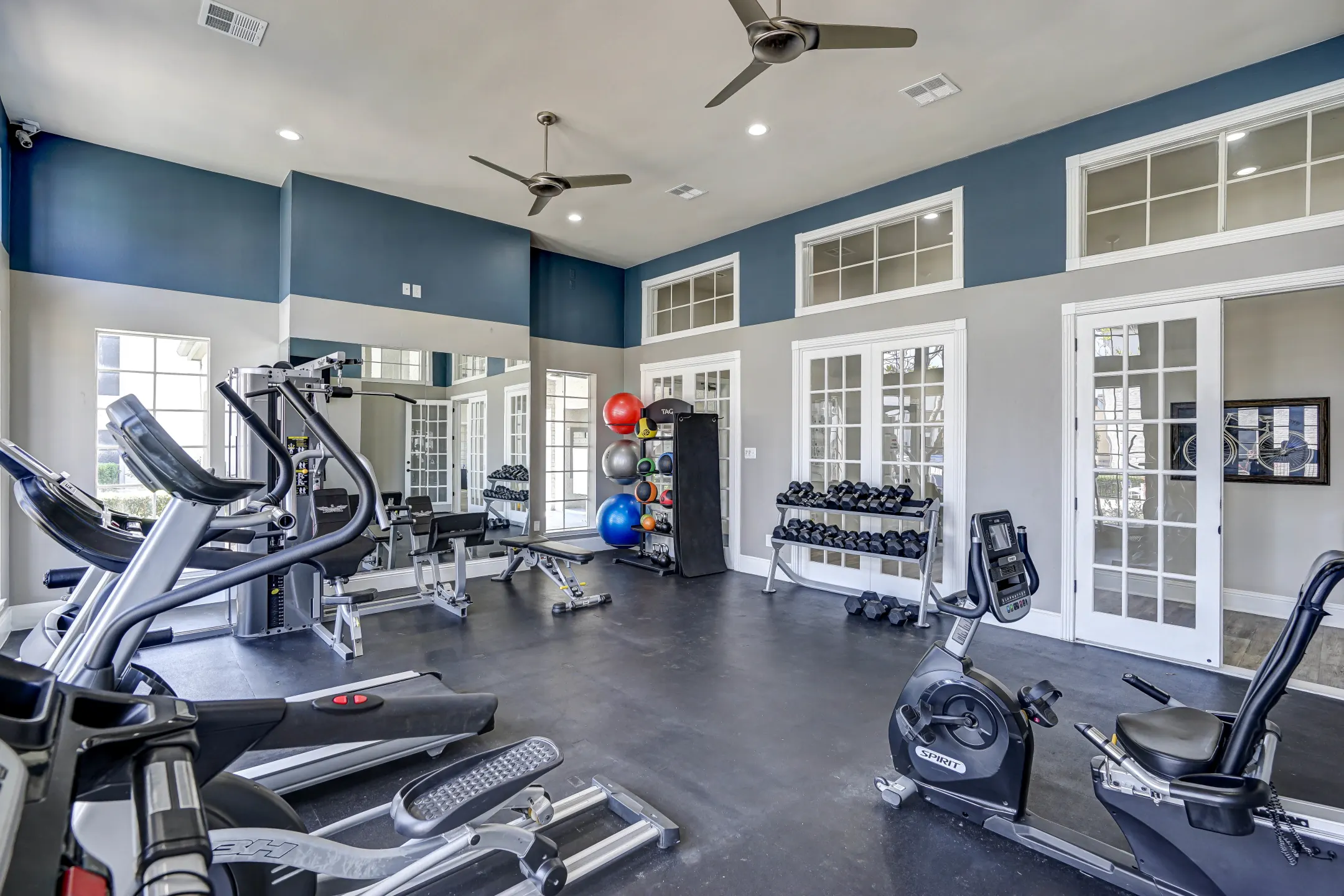 Fitness Weight Room - Verlaine on the Parkway - Dallas, TX