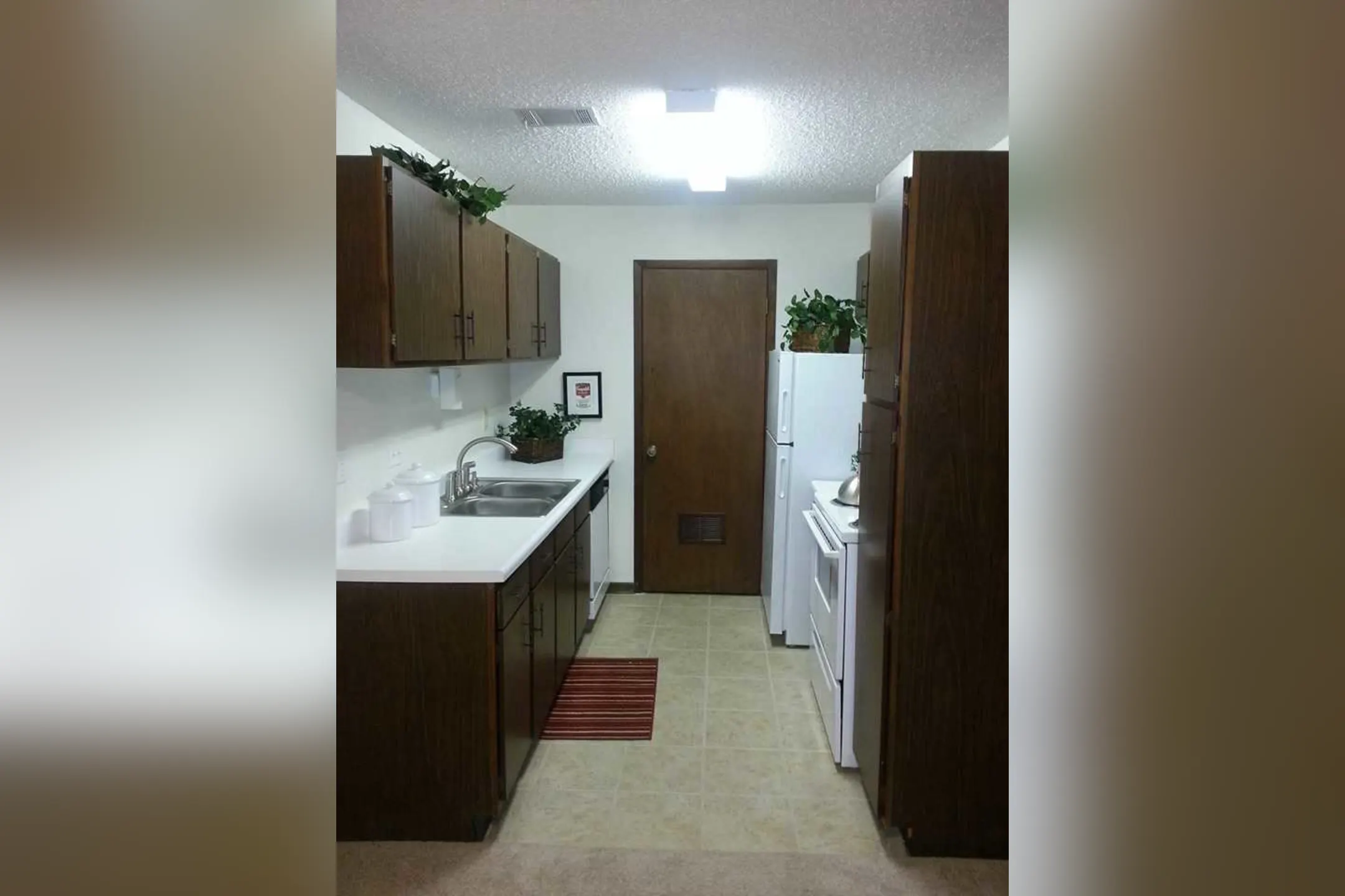 Kitchen - Lincoln Meadows - Wichita, KS