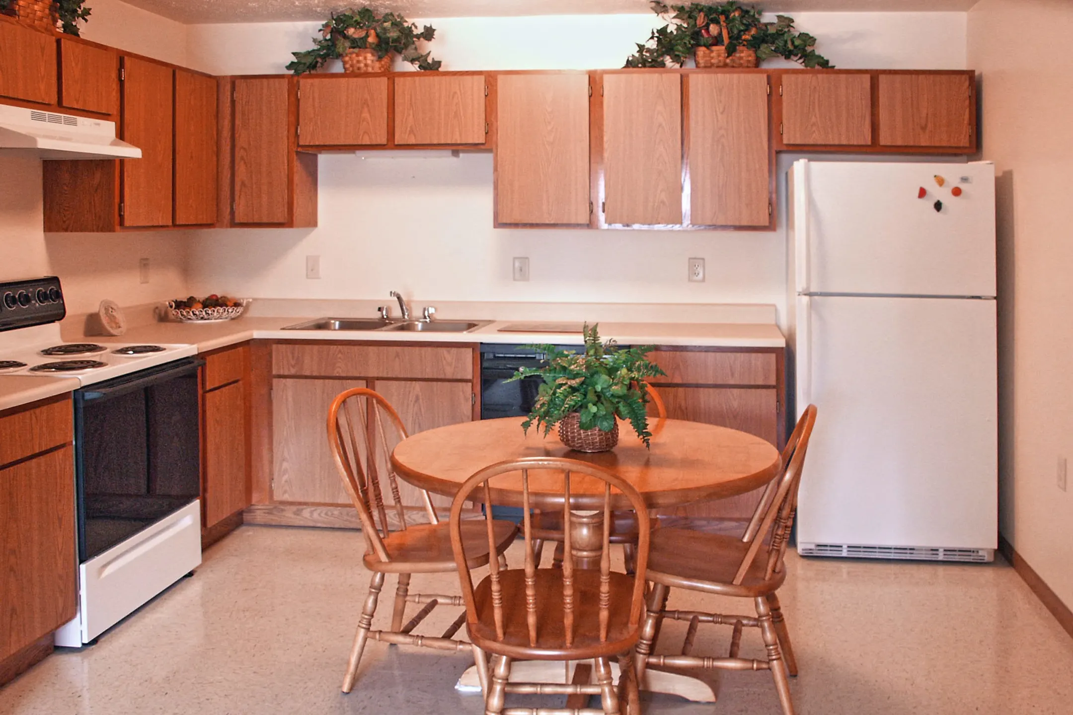 Whispering Pines Apartments Mishawaka, IN 46545