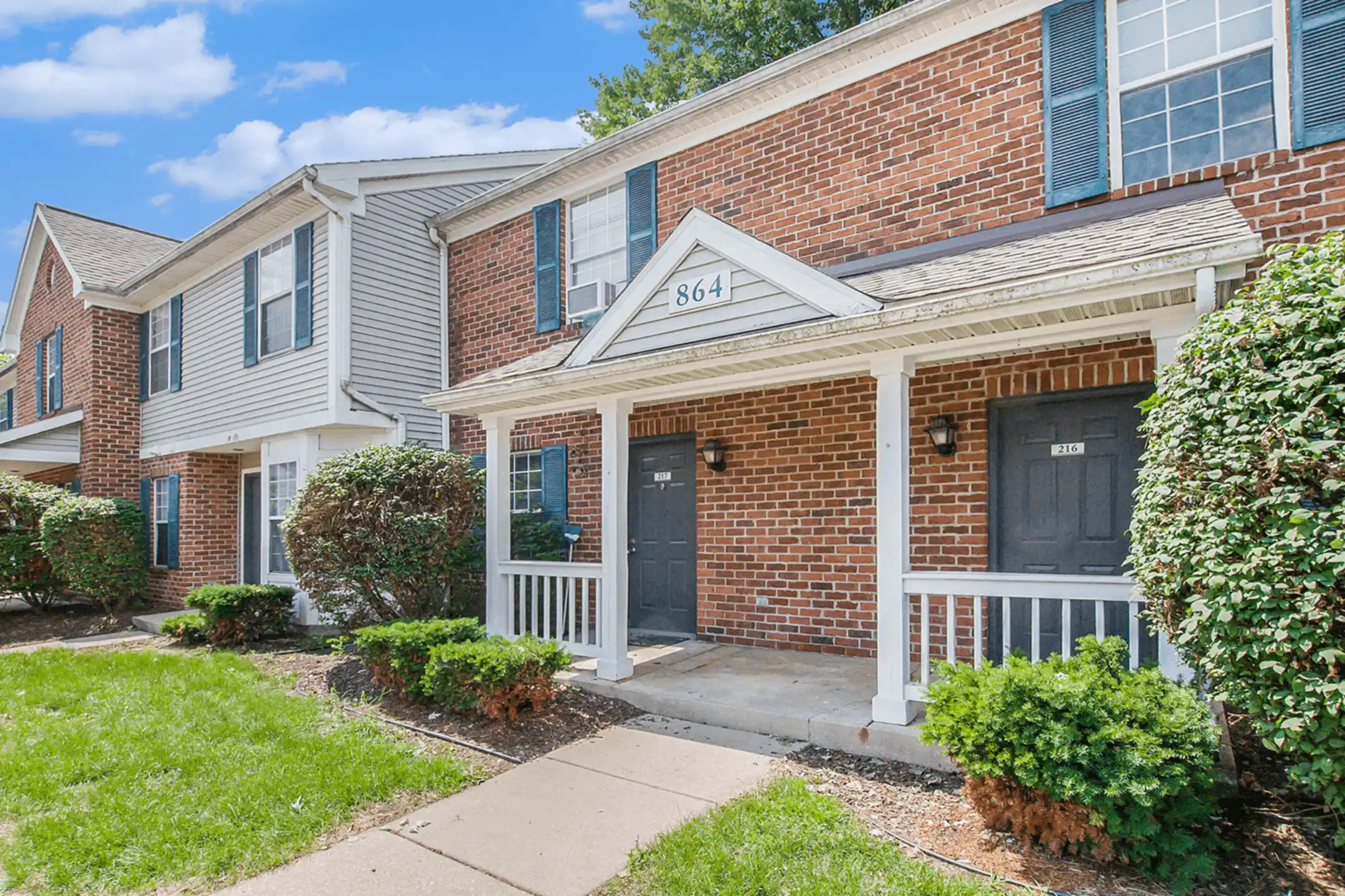 900 West Townhomes 900 W Edgewood Blvd Lansing, MI Townhomes for