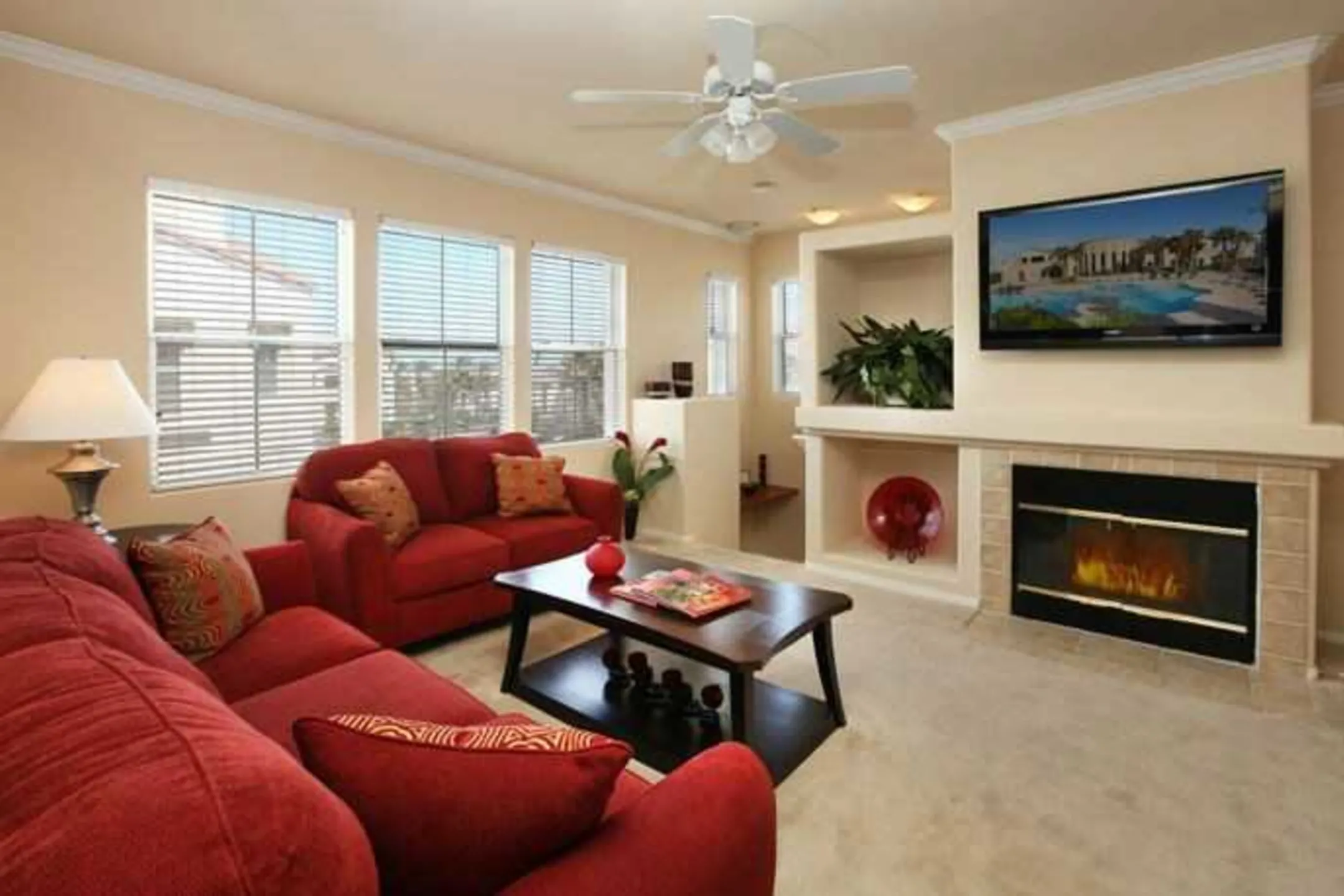 Living Room - Horizon Ridge Park Apartments - Henderson, NV