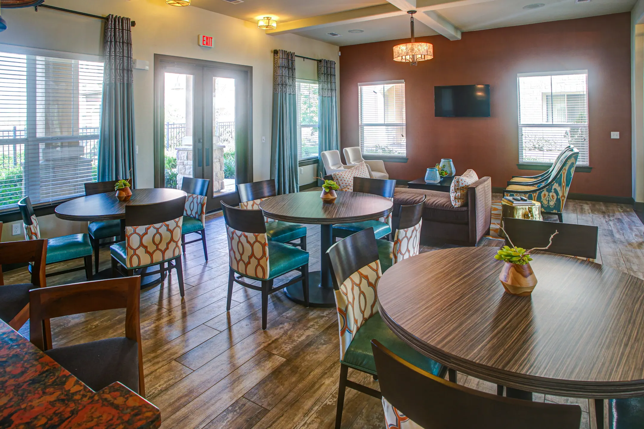 Dining Room - Highland Villas Apartments - Bryan, TX