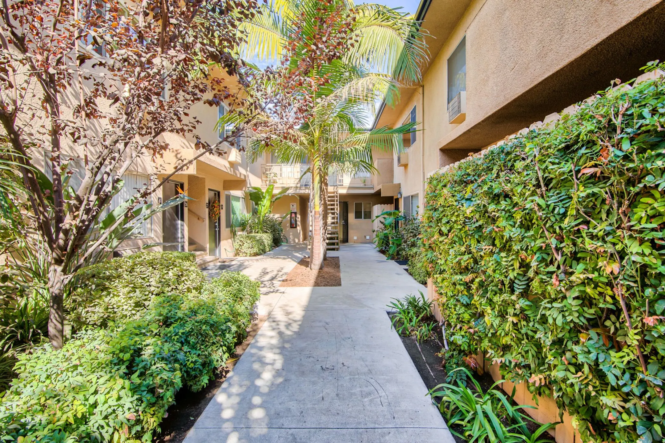 Building - Ramona Palm Apartment Homes - Bellflower, CA