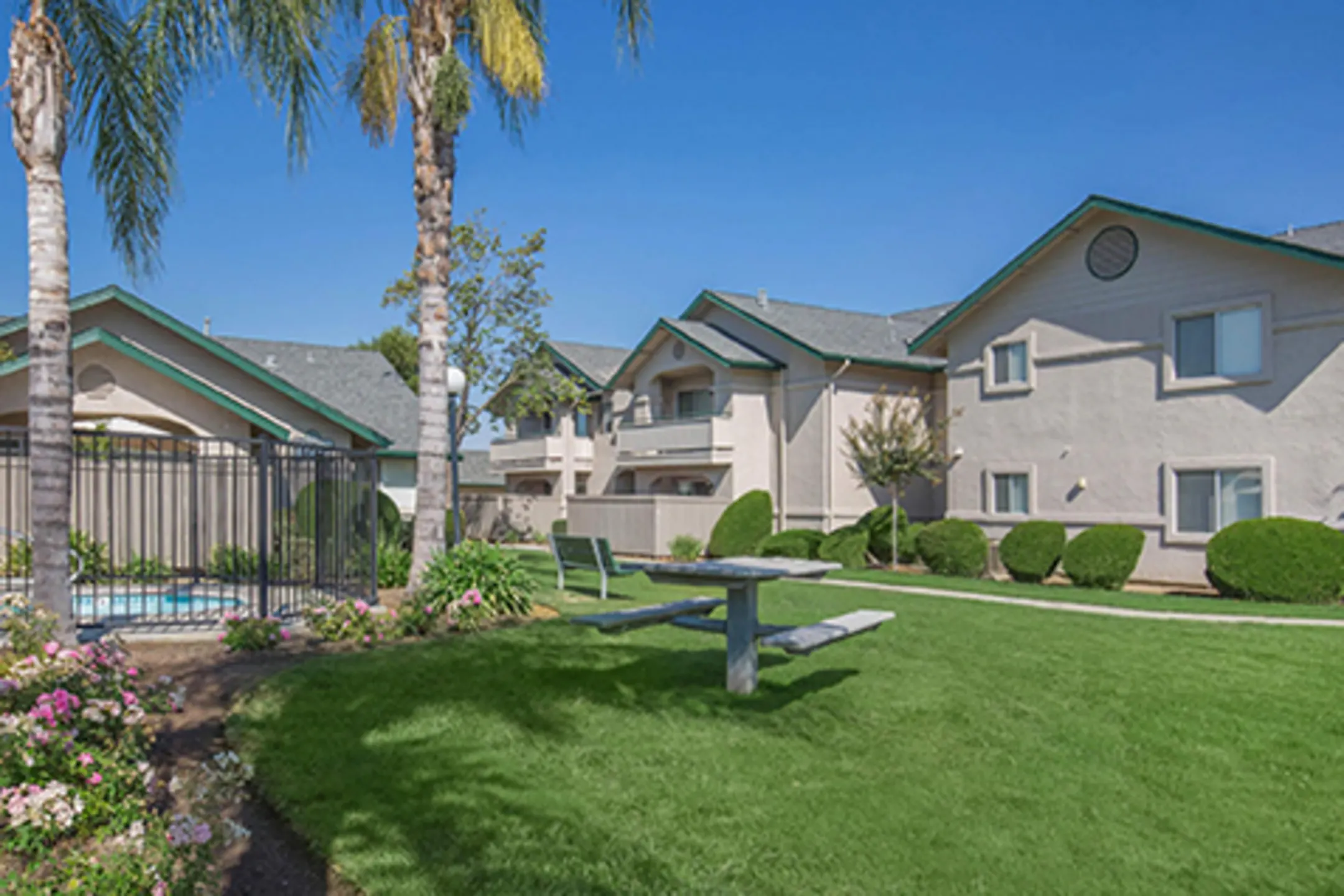 Sierra Hills Apartments 643 N Fowler Ave Clovis, CA Apartments for