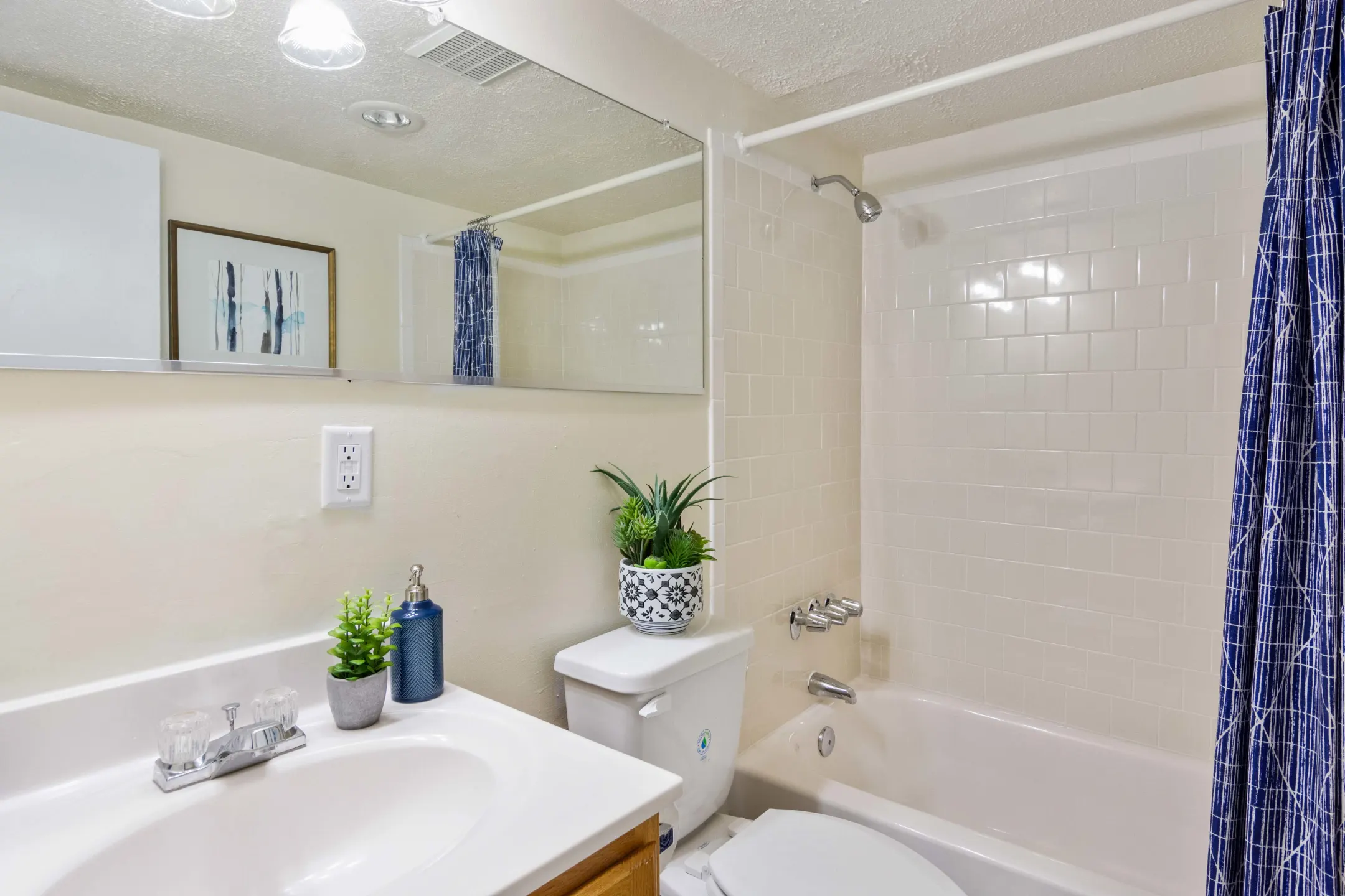 Bathroom - Parkway Apartments - Williamsburg, VA