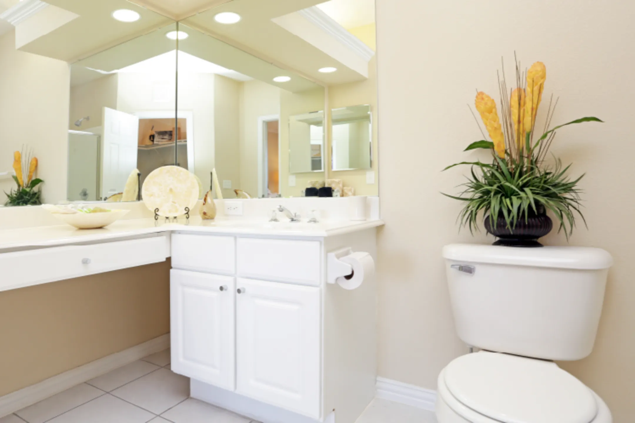 Saddlebrook Apartments Urbandale, IA 50322