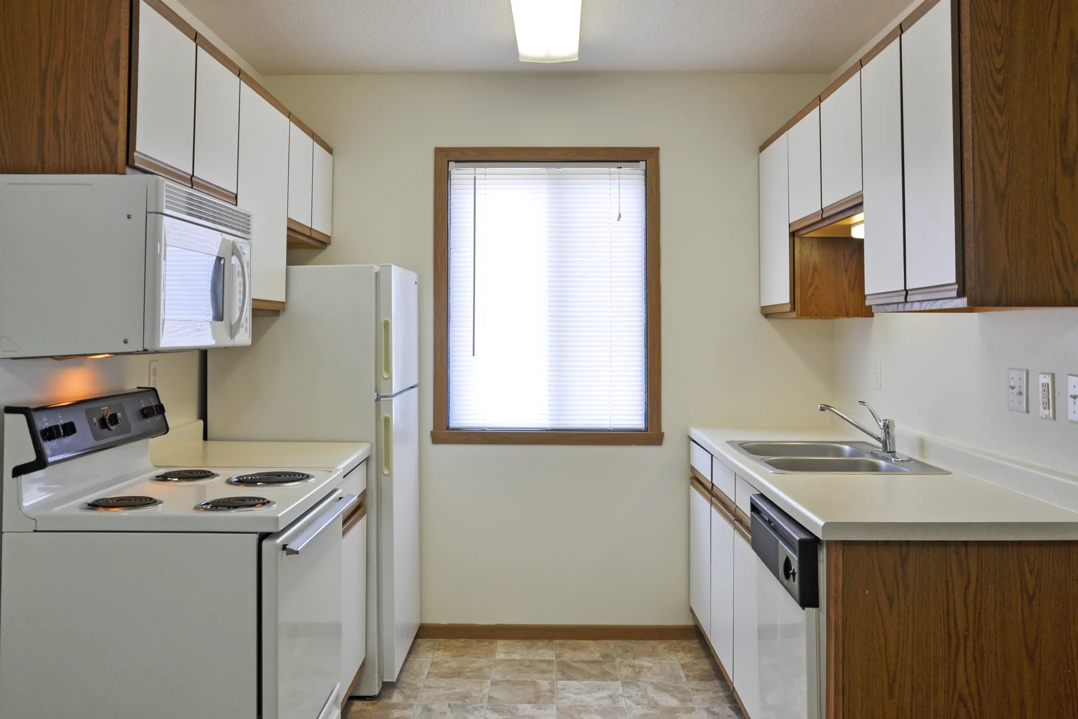 Kitchen - Orchid Place Apartments - Fargo, ND