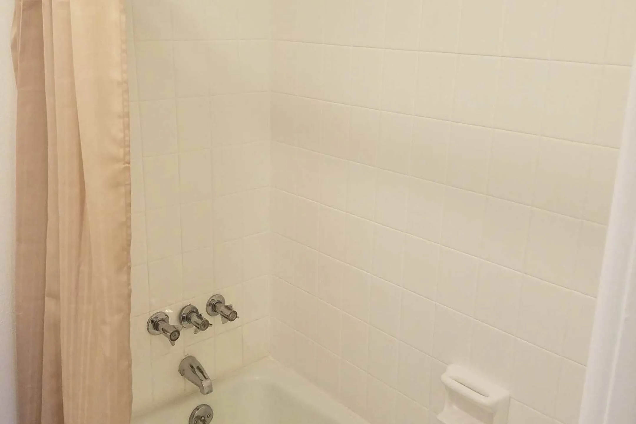 Bathroom - Clarendon Heights - Syracuse, NY