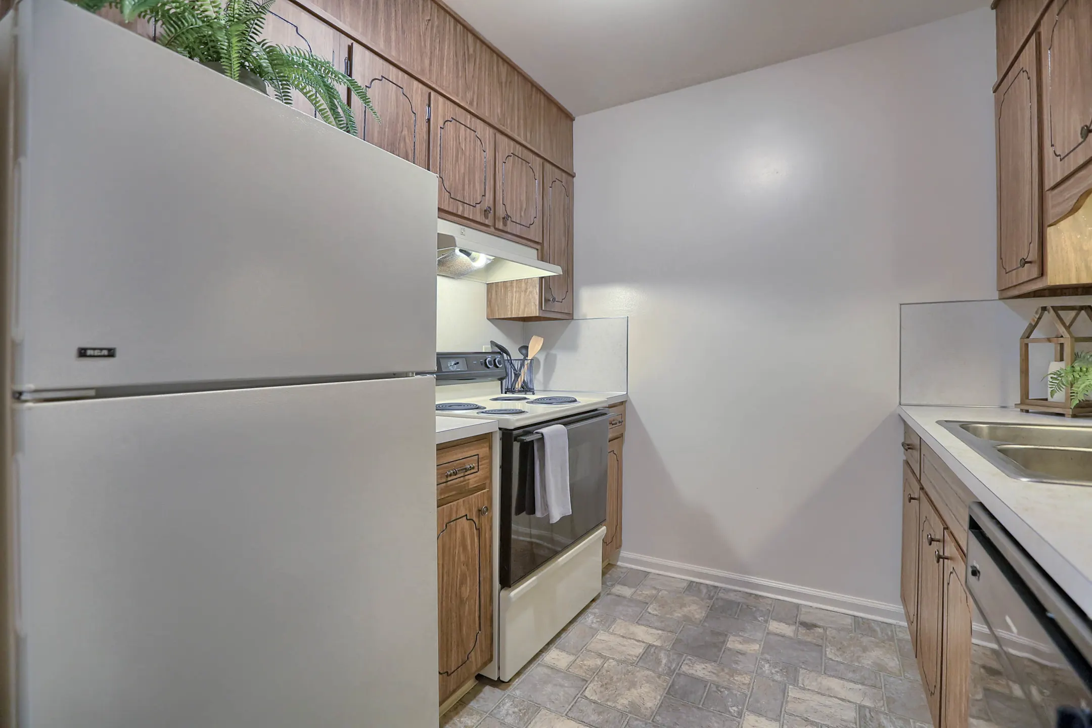 Colonial Fulton Manor 35 Fulton St Akron, PA Apartments for Rent