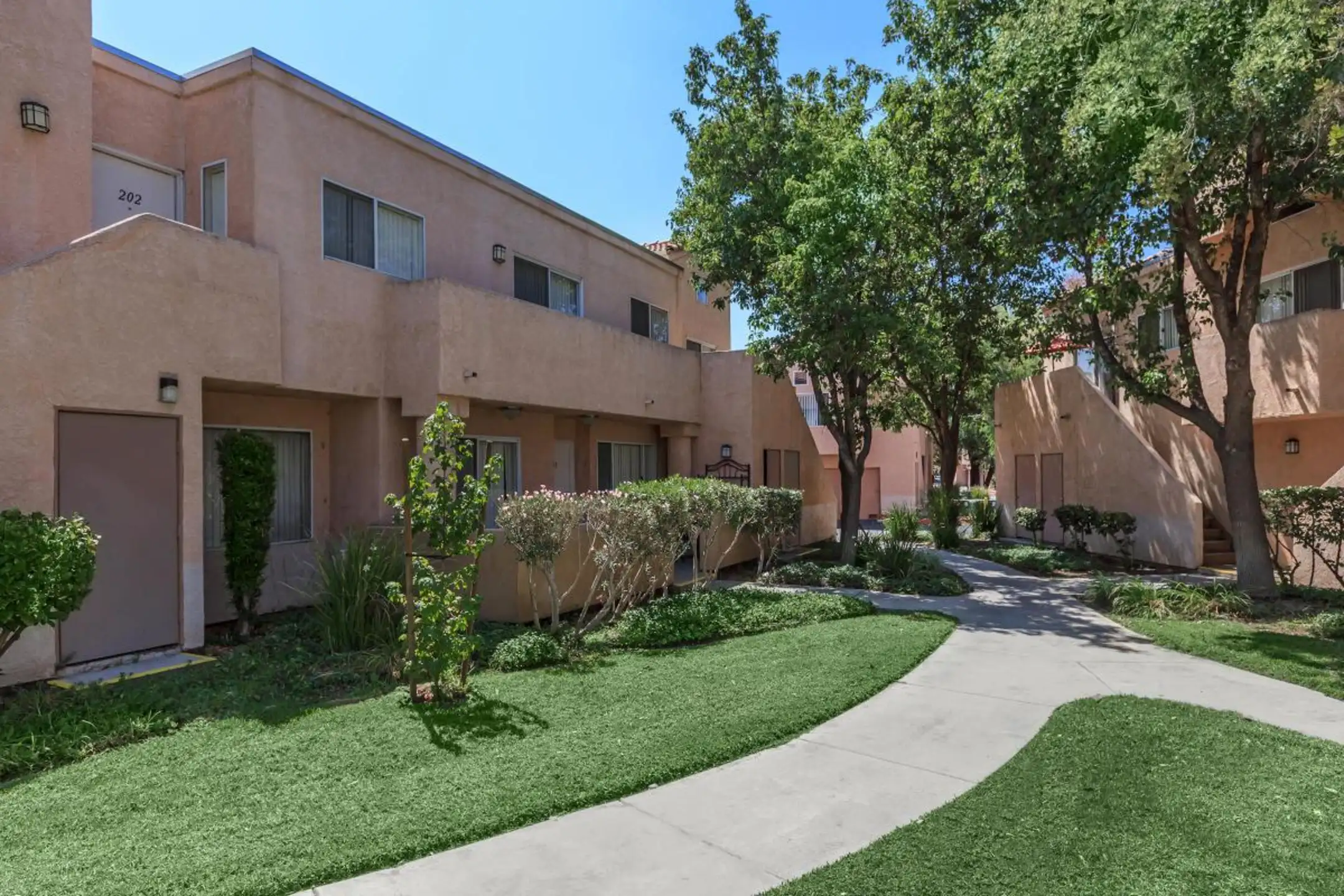 Riverpark Apartments 27303 Sara St Canyon Country, CA Apartments