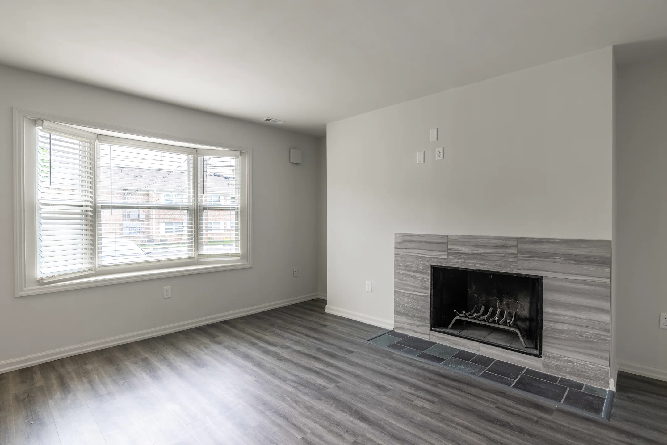 Versailles Village 151 Versailles Cincinnati, OH Apartments for