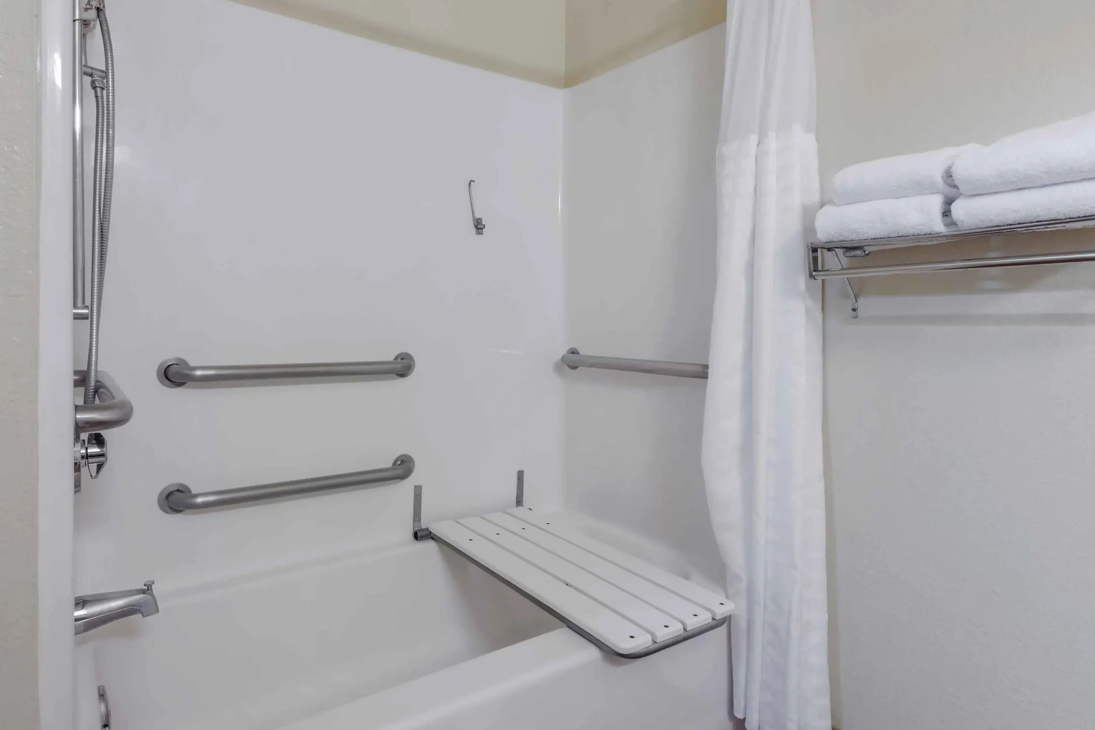 Bathroom - Furnished Studio - Columbia - West - Stoneridge Dr. - Columbia, SC