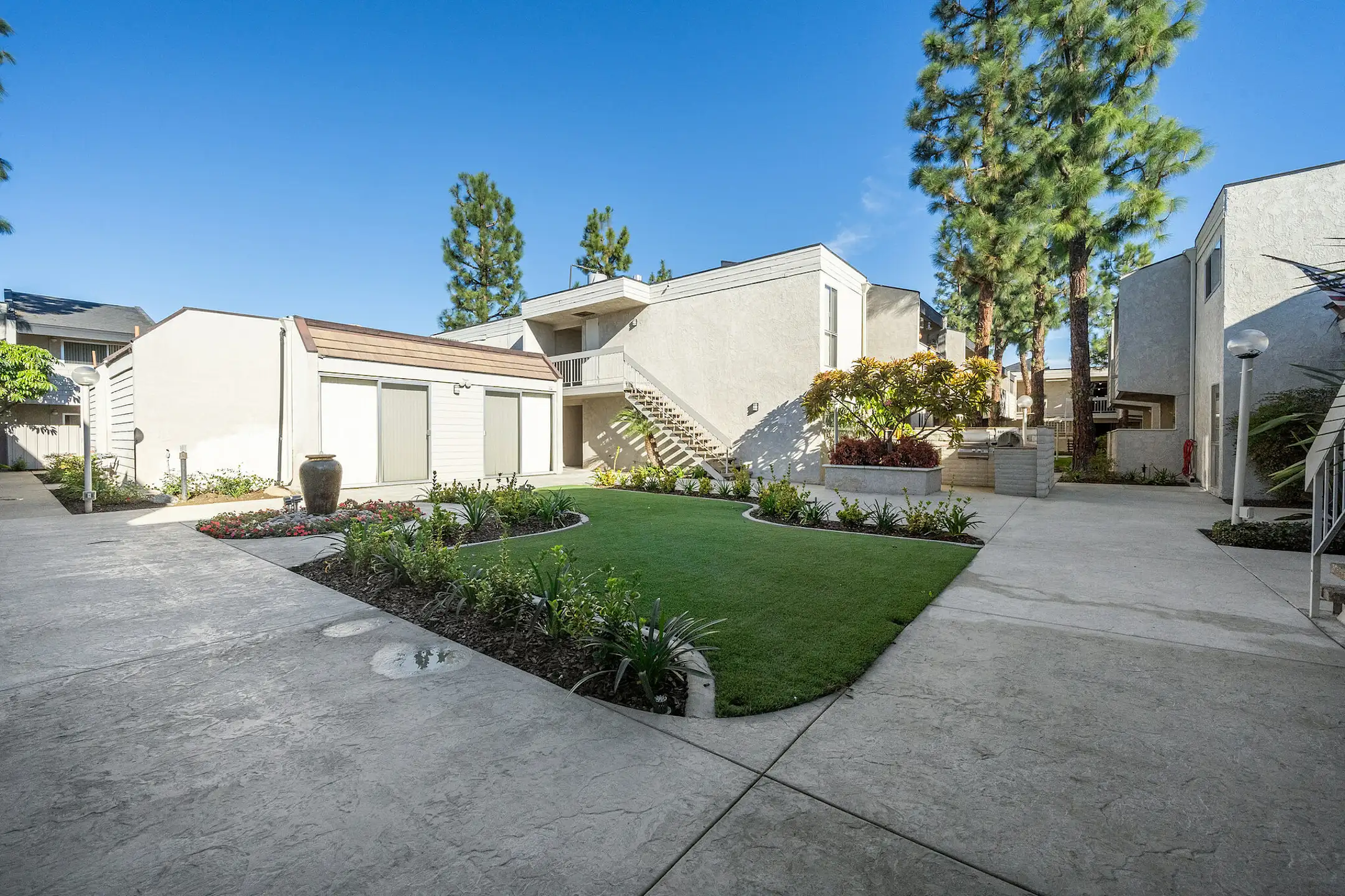 Woodbriar Apartments 10415 Paramount Blvd Downey, CA Apartments for