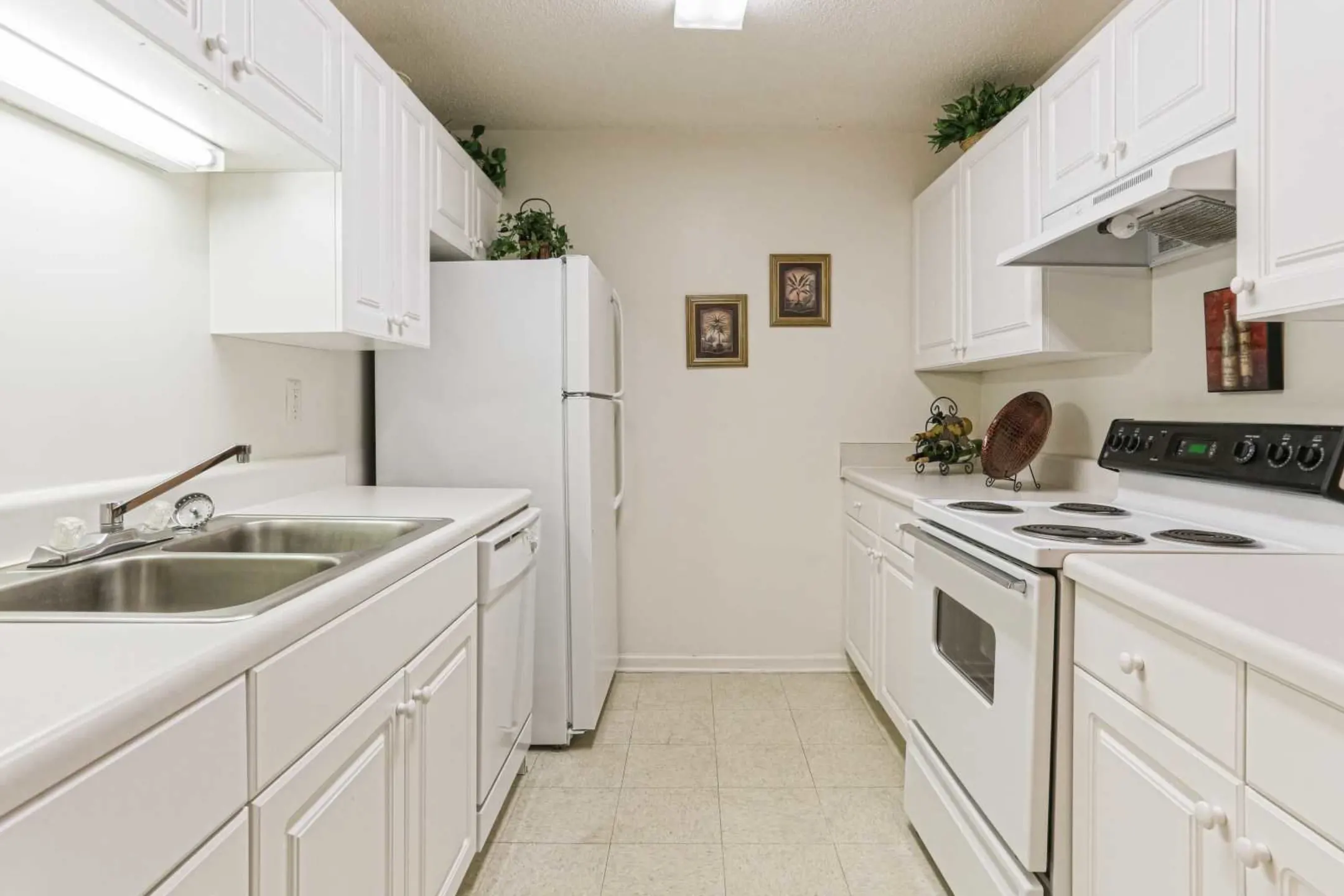 Kitchen - Thornhill Apartments - Lexington, SC