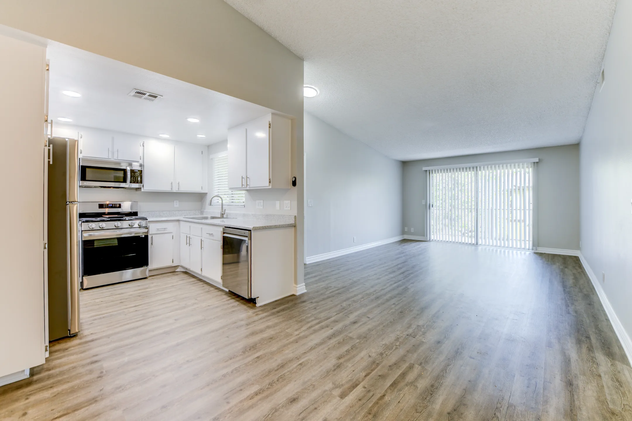 Gladstone Ridge 435 W Gladstone St Glendora, CA Apartments for Rent