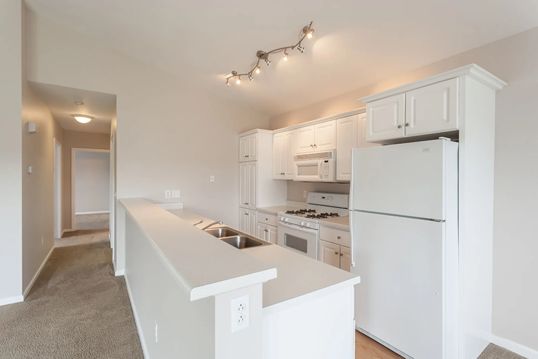 Oakmonte Apartment Homes 1 Oakmonte Blvd ster, NY Apartments for