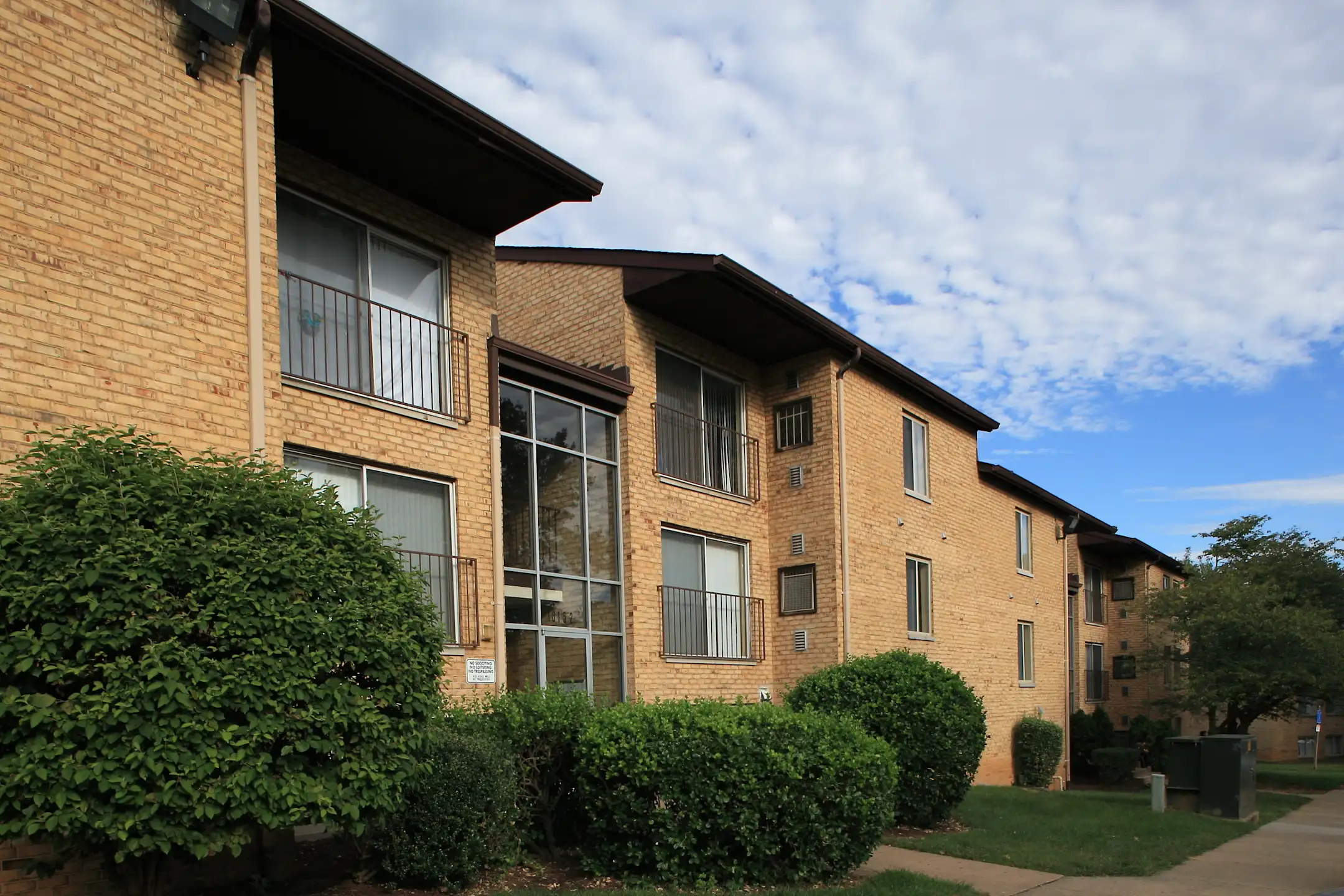 Linden Park Apartments 3600 Jurgensen Dr Triangle, VA Apartments