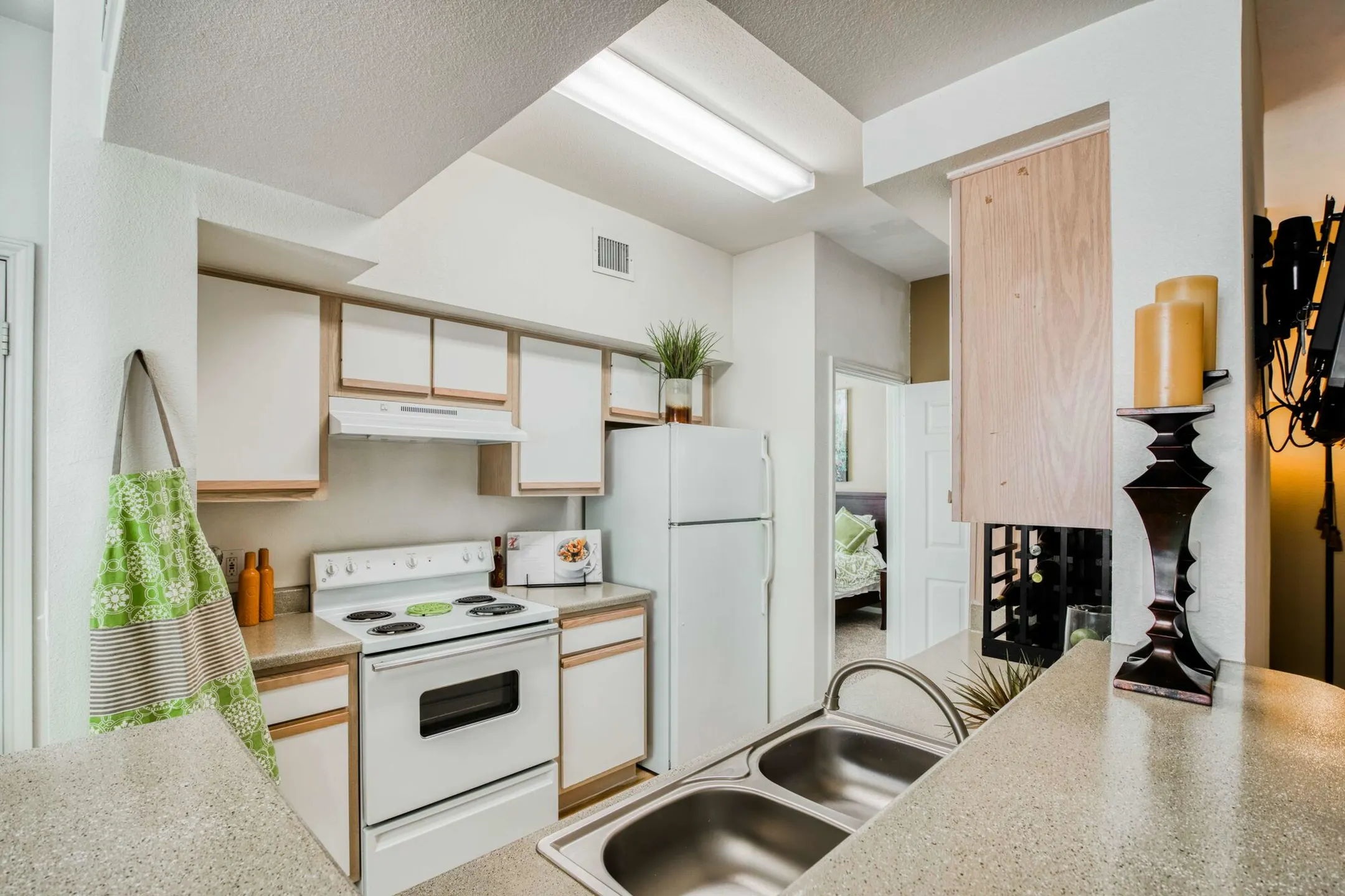 Kitchen - Farnham Park Apartments - Port Arthur, TX
