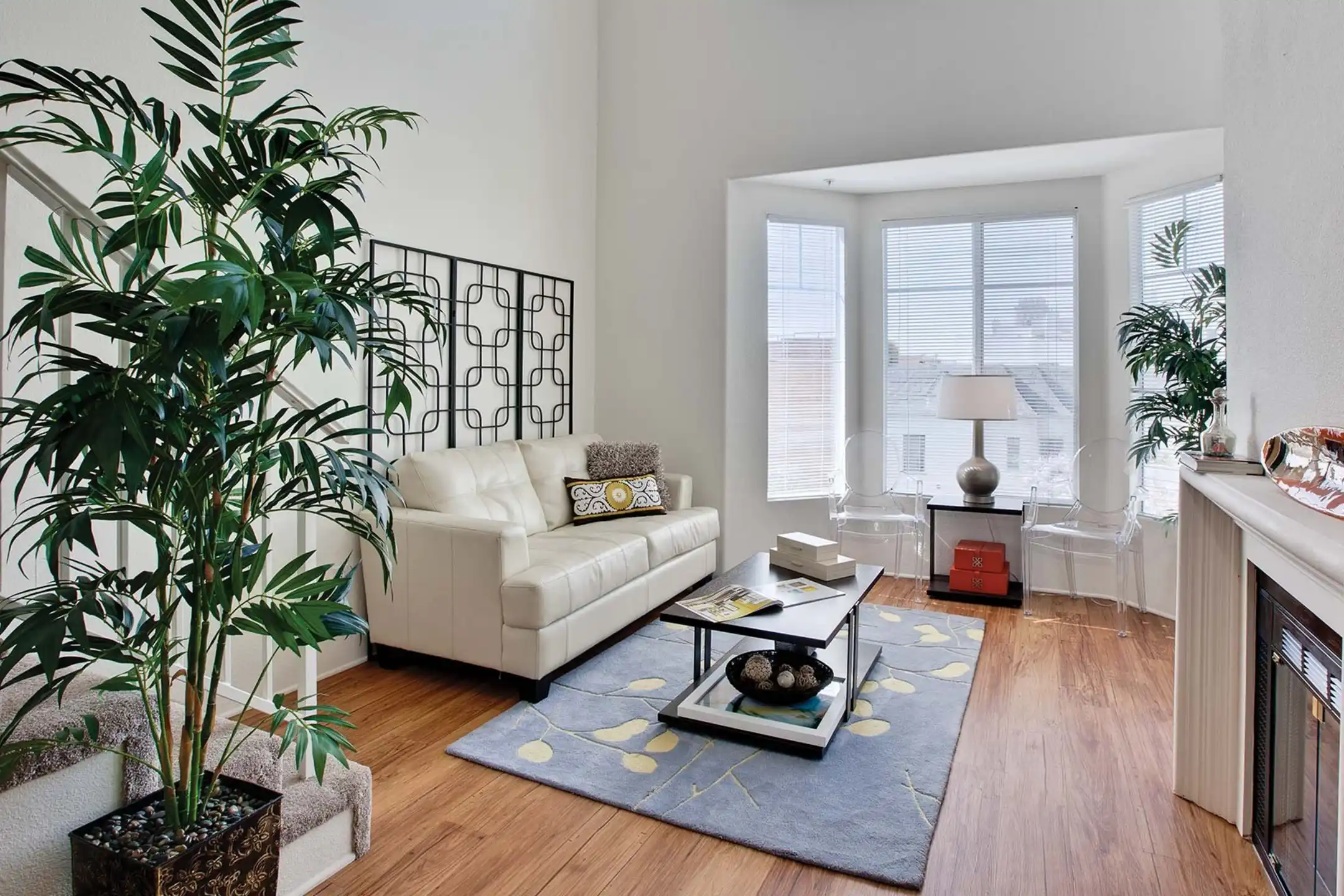 Villas at Park La Brea Apartments 5555 W 6th St Los Angeles, CA